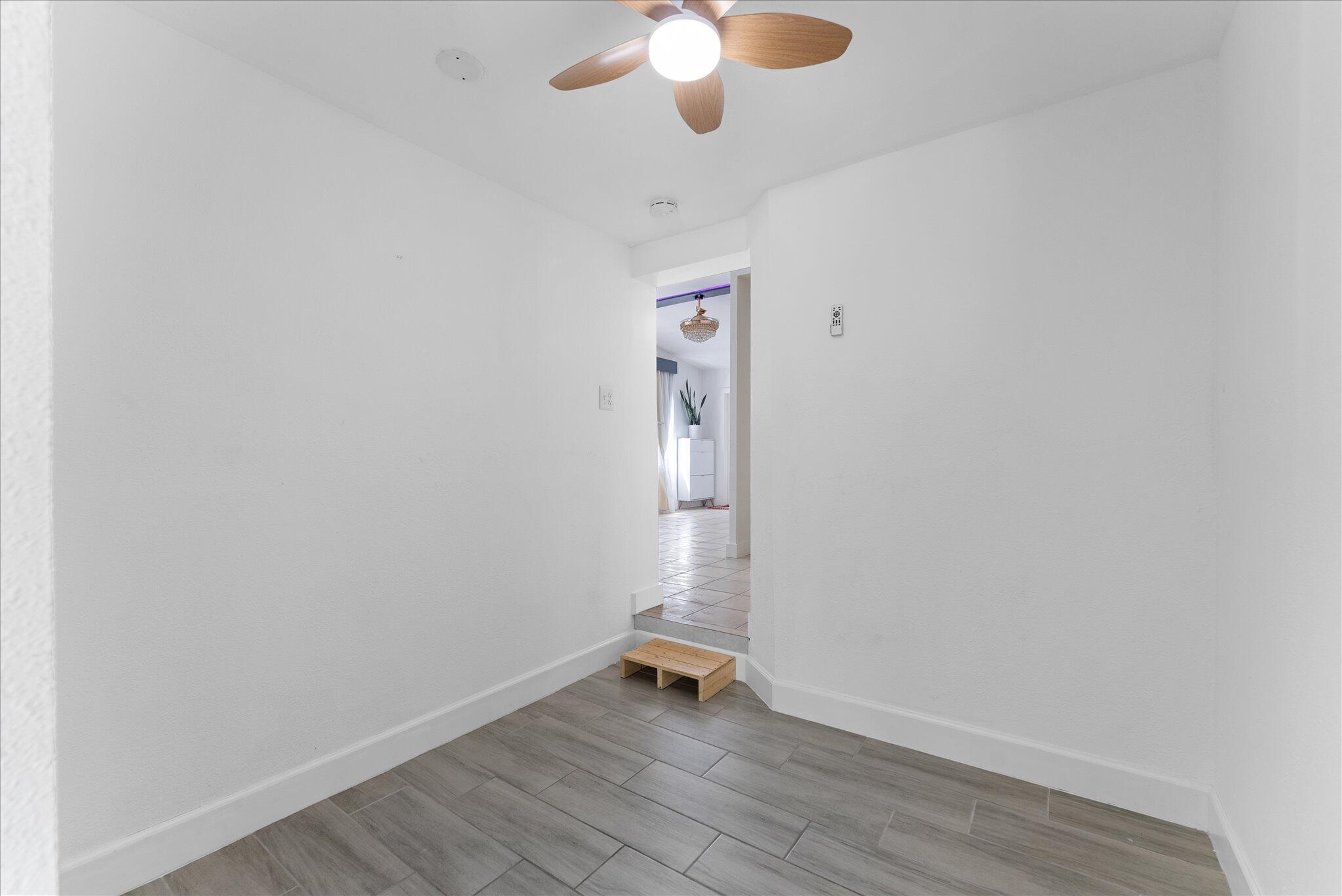 COUNTRY CLUB ACRES - Residential