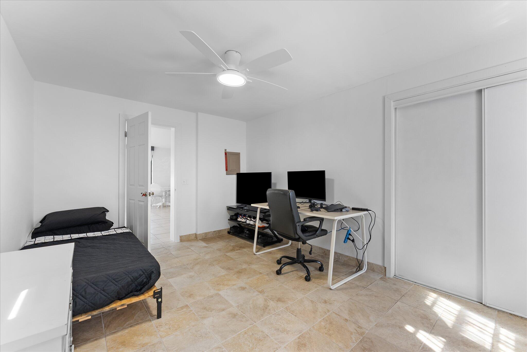 COUNTRY CLUB ACRES - Residential