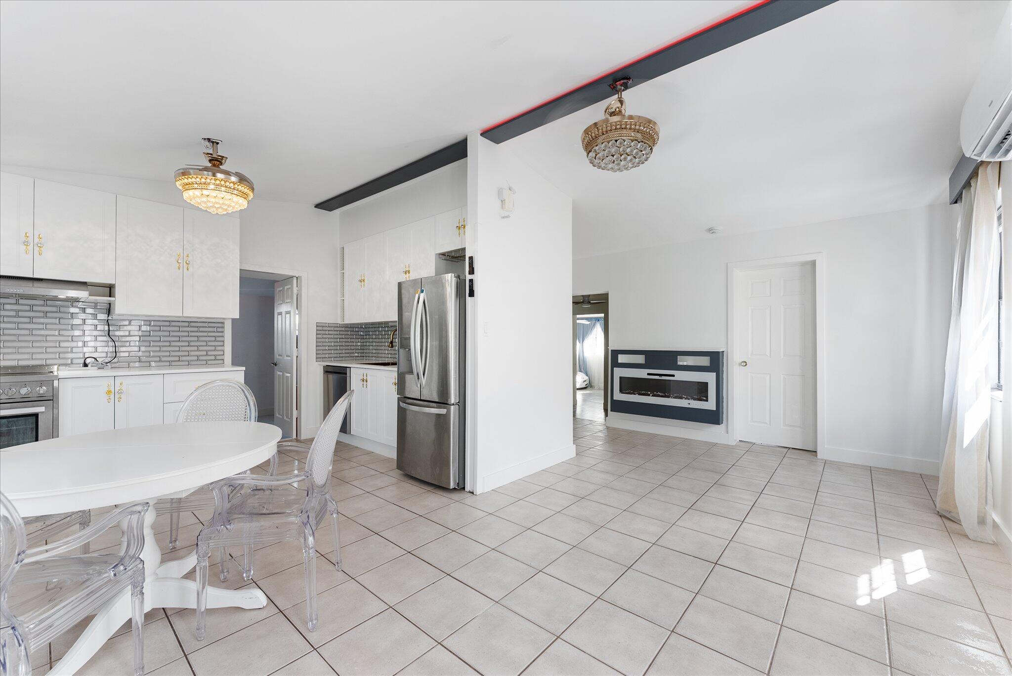 COUNTRY CLUB ACRES - Residential