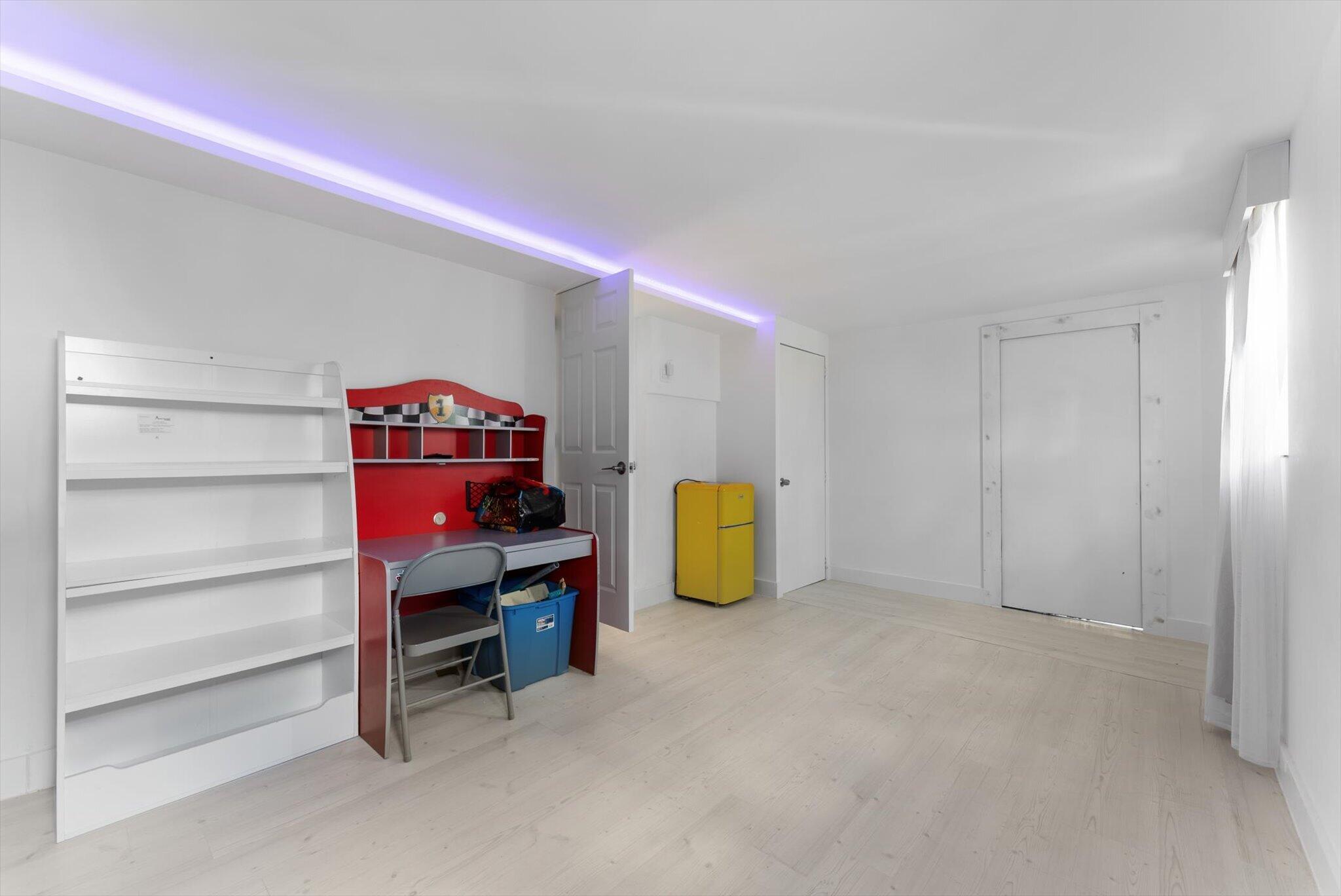 COUNTRY CLUB ACRES - Residential