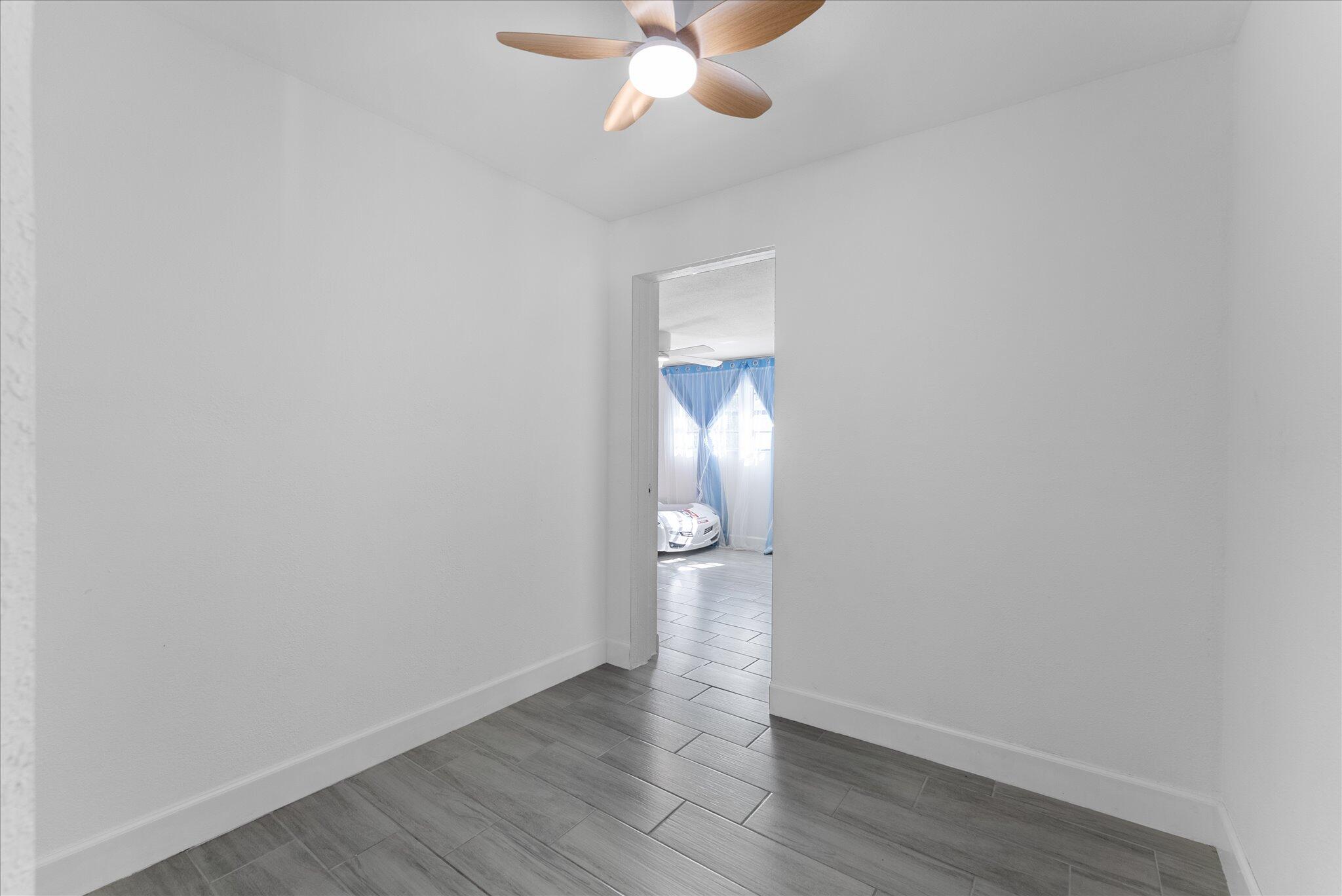 COUNTRY CLUB ACRES - Residential