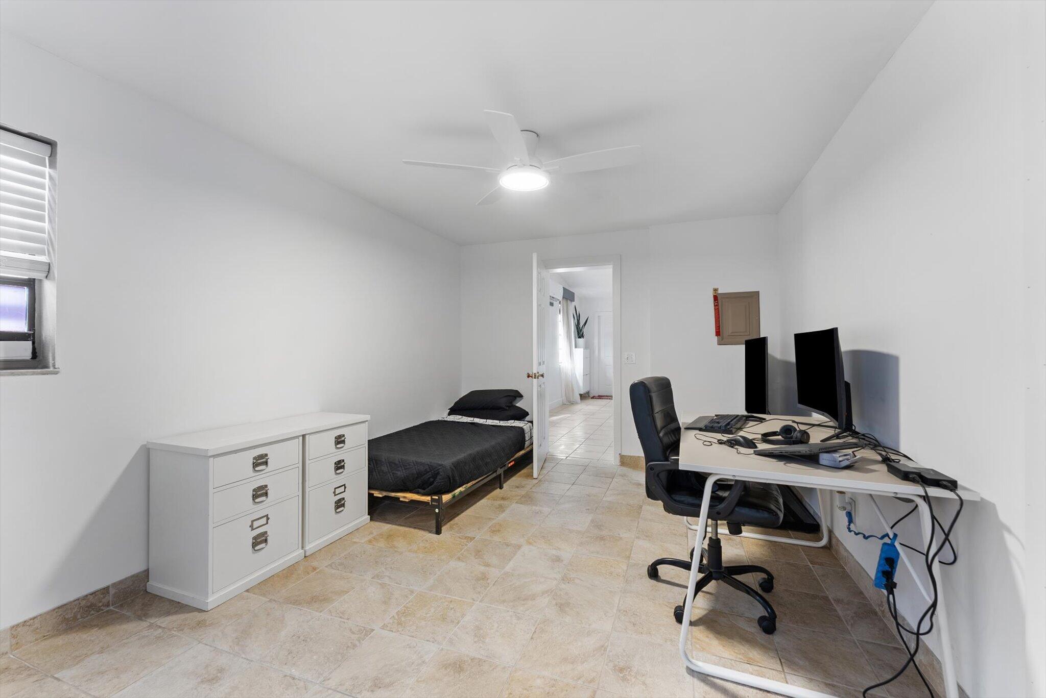 COUNTRY CLUB ACRES - Residential