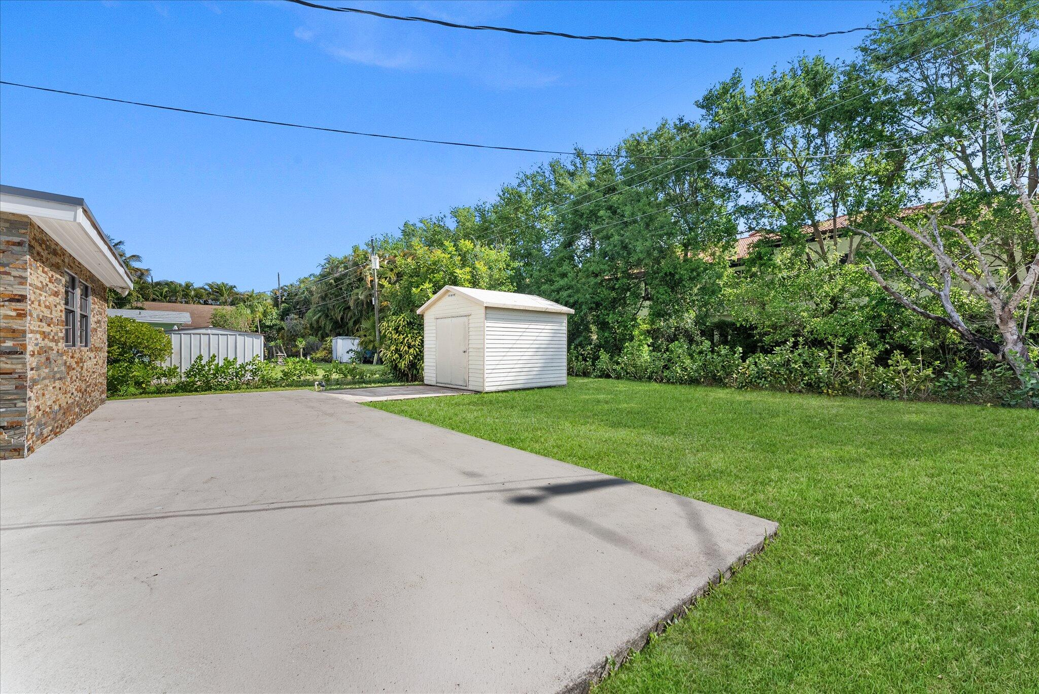 COUNTRY CLUB ACRES - Residential