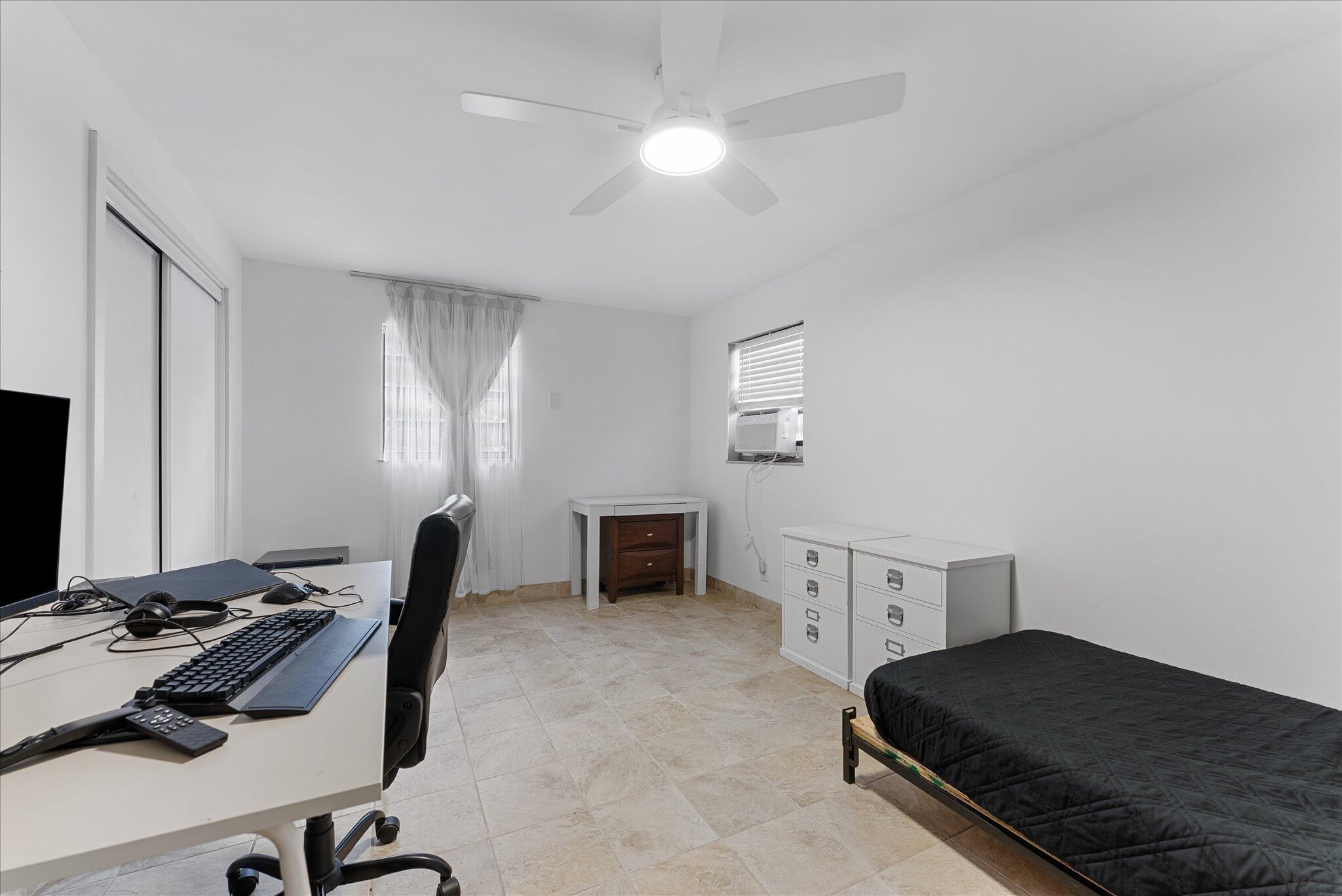 COUNTRY CLUB ACRES - Residential