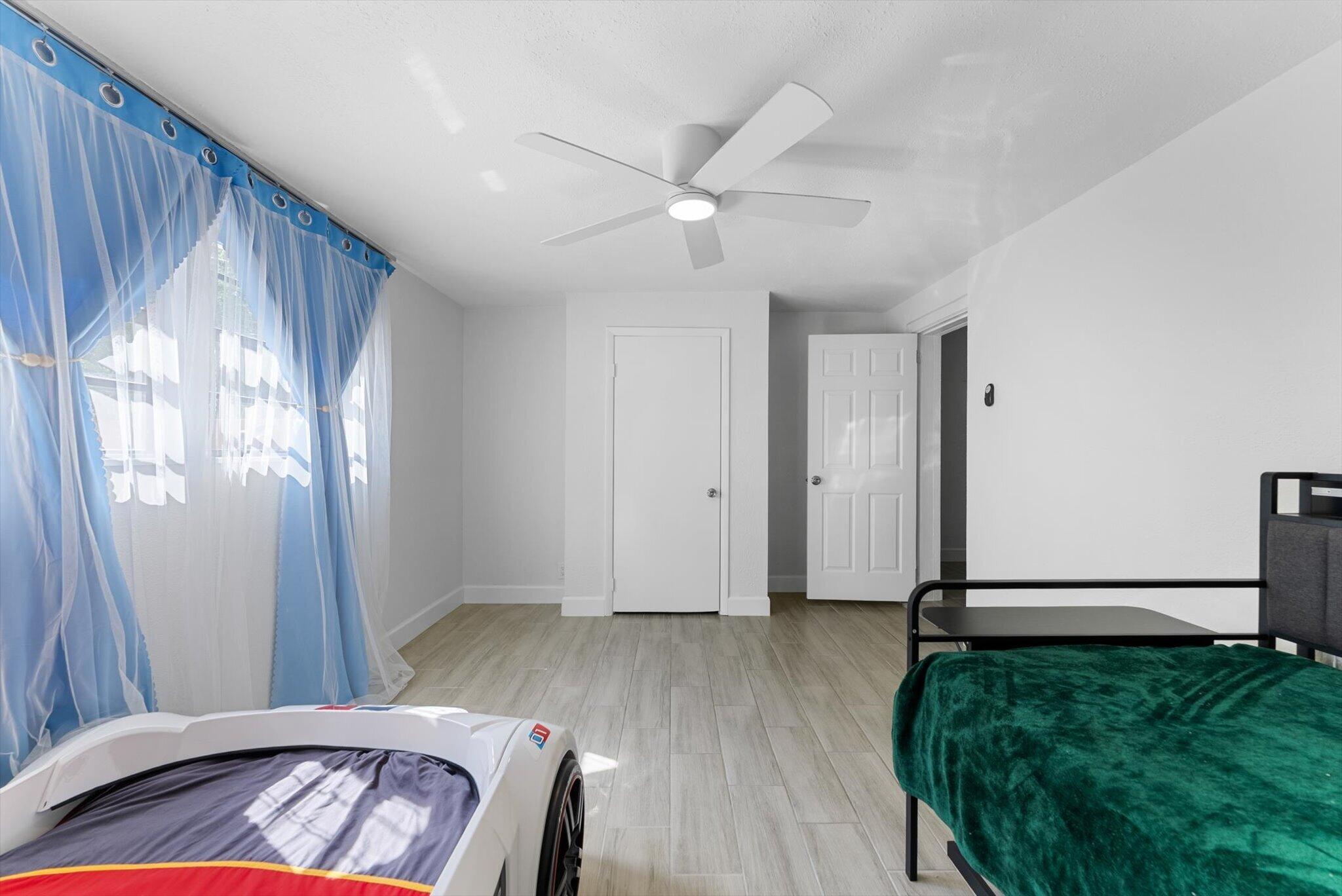 COUNTRY CLUB ACRES - Residential