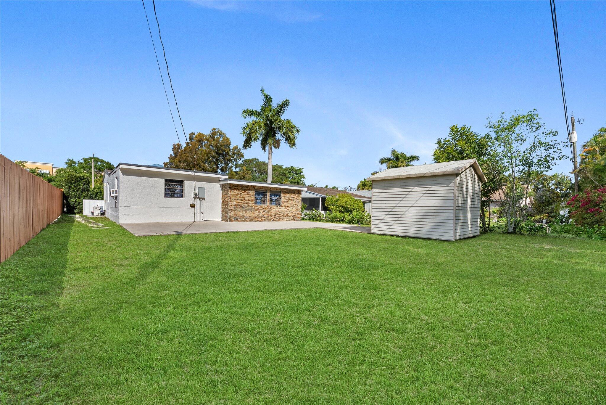 COUNTRY CLUB ACRES - Residential