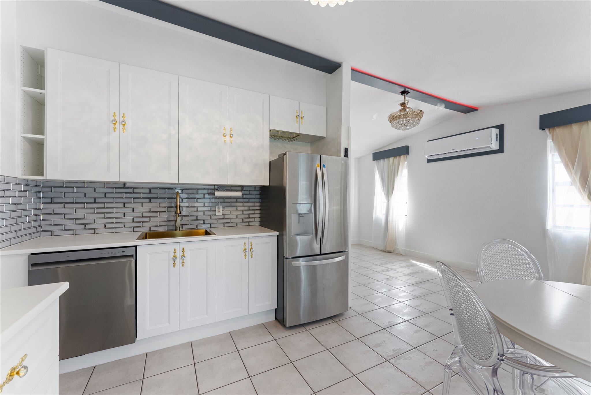 COUNTRY CLUB ACRES - Residential