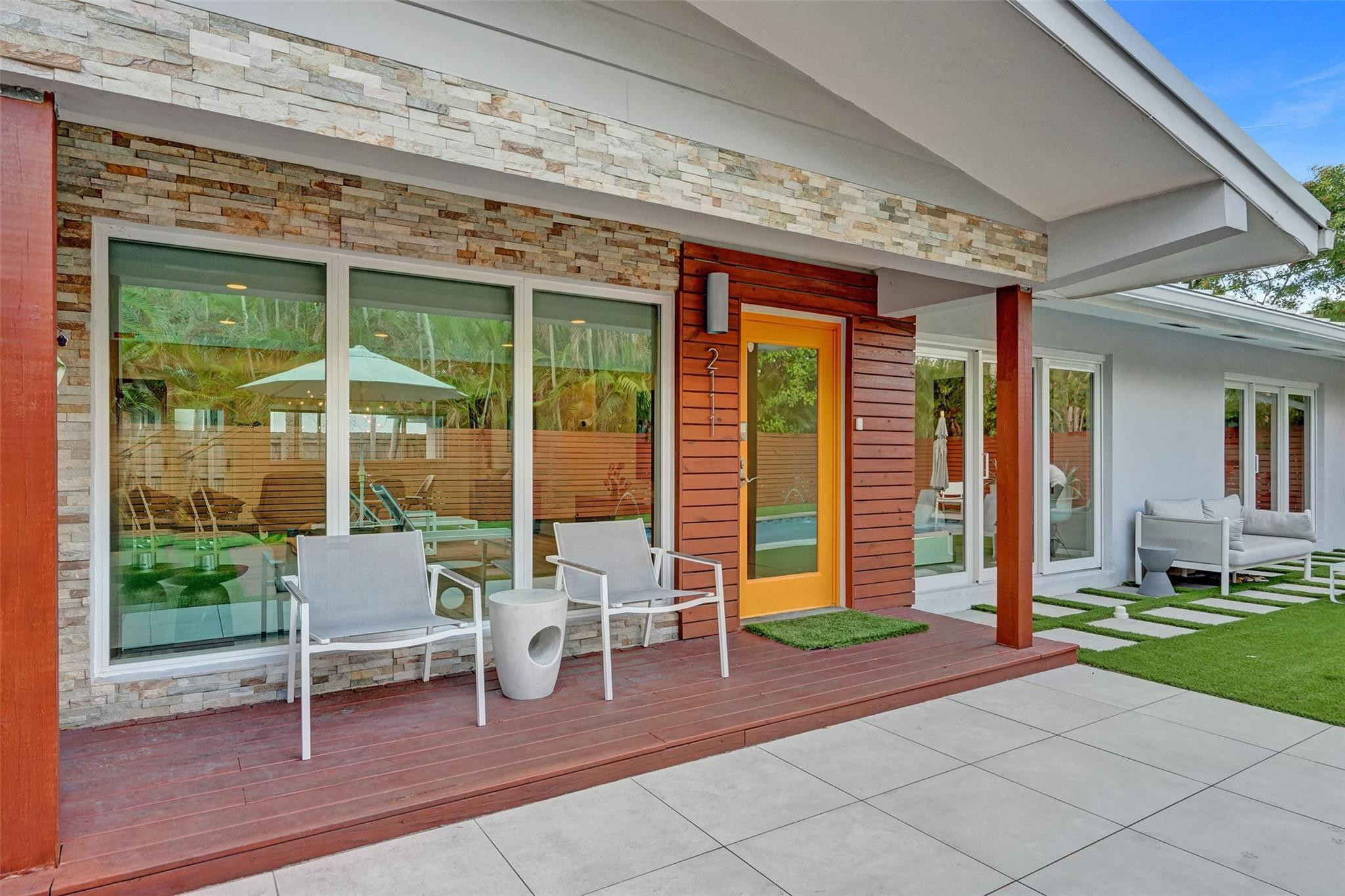 2111 N Ocean Boulevard