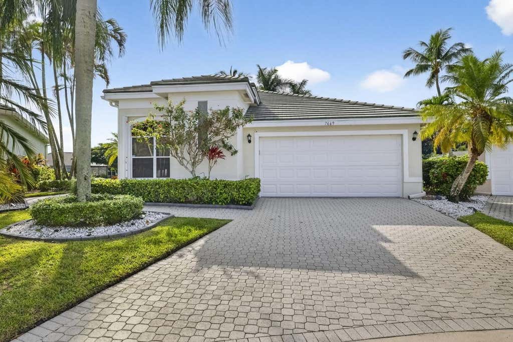 Photo of 7669 Rockford Road, Boynton Beach, FL 33472 (MLS # R11146663)