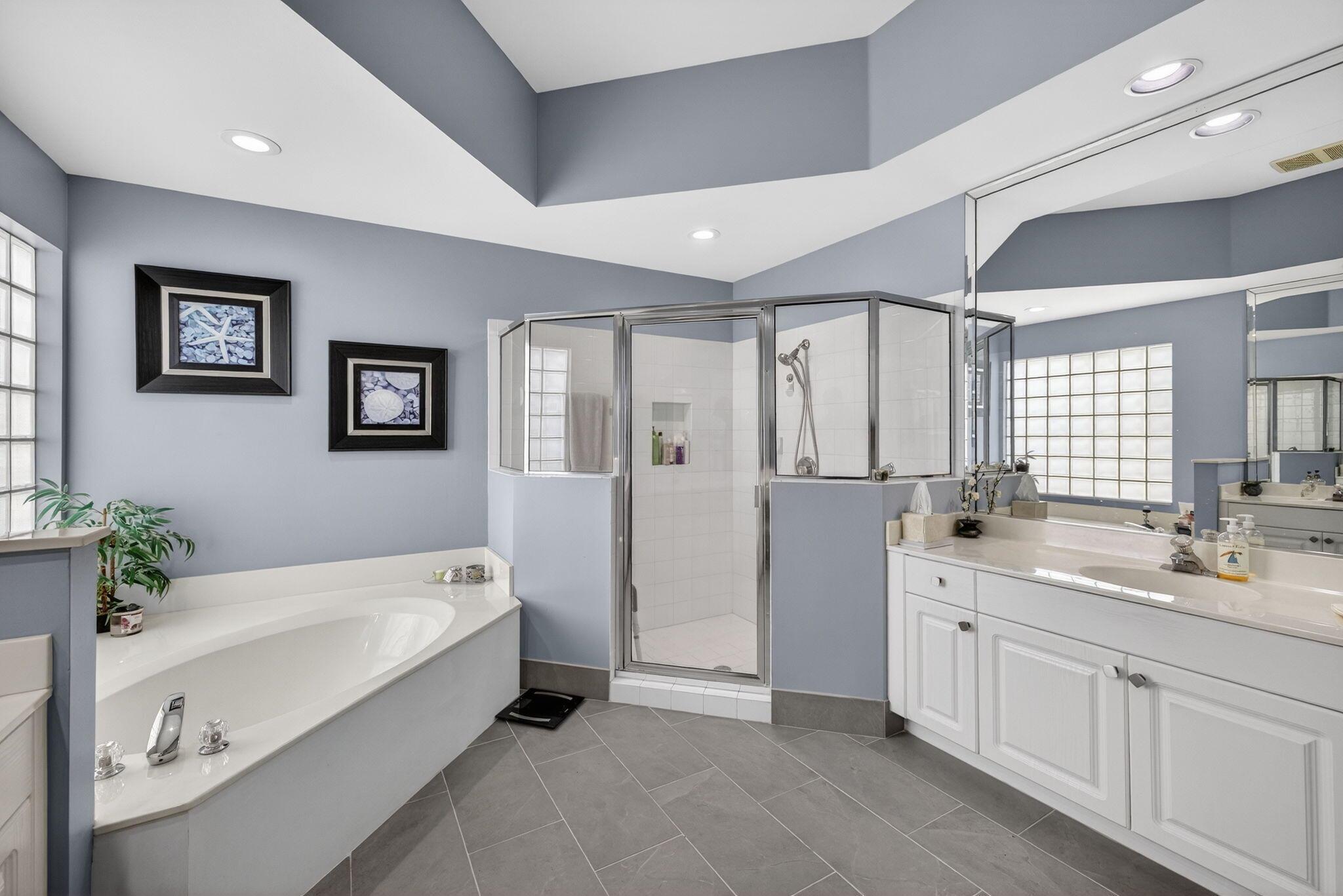 ABERDEEN /CARRINGTON LAKE - Residential