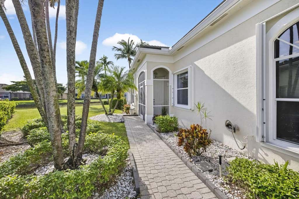 Photo of 7669 Rockford Road, Boynton Beach, FL 33472 (MLS # R11146663)