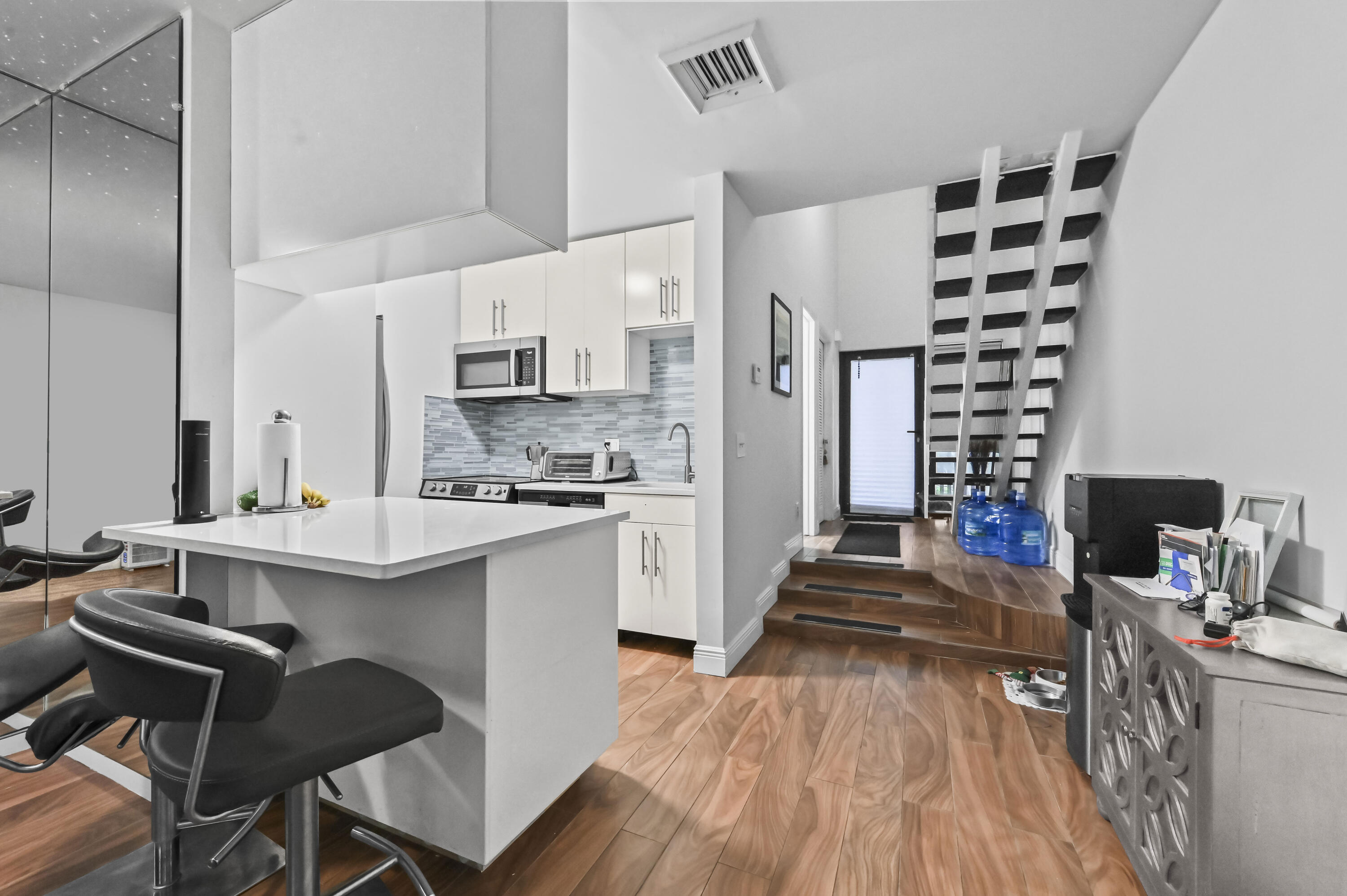 MAYFAIR HOUSE CONDO - Residential