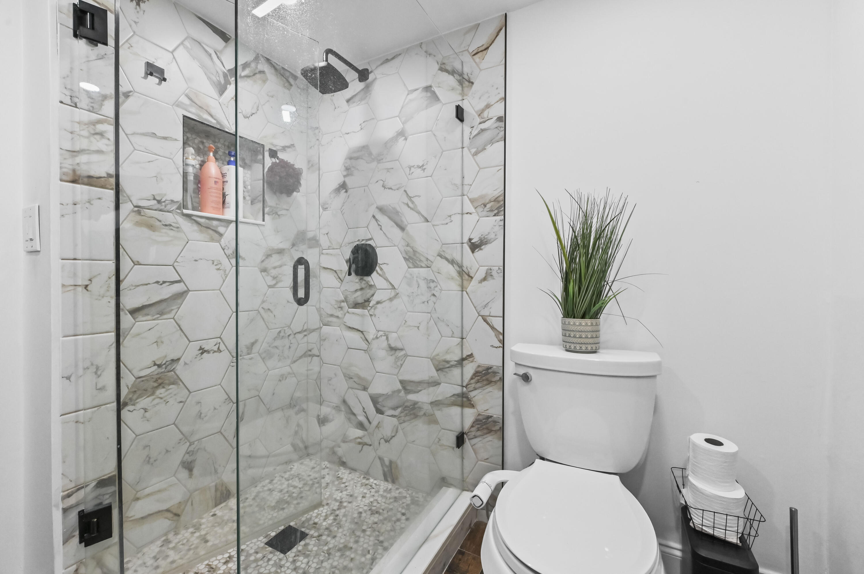 MAYFAIR HOUSE CONDO - Residential