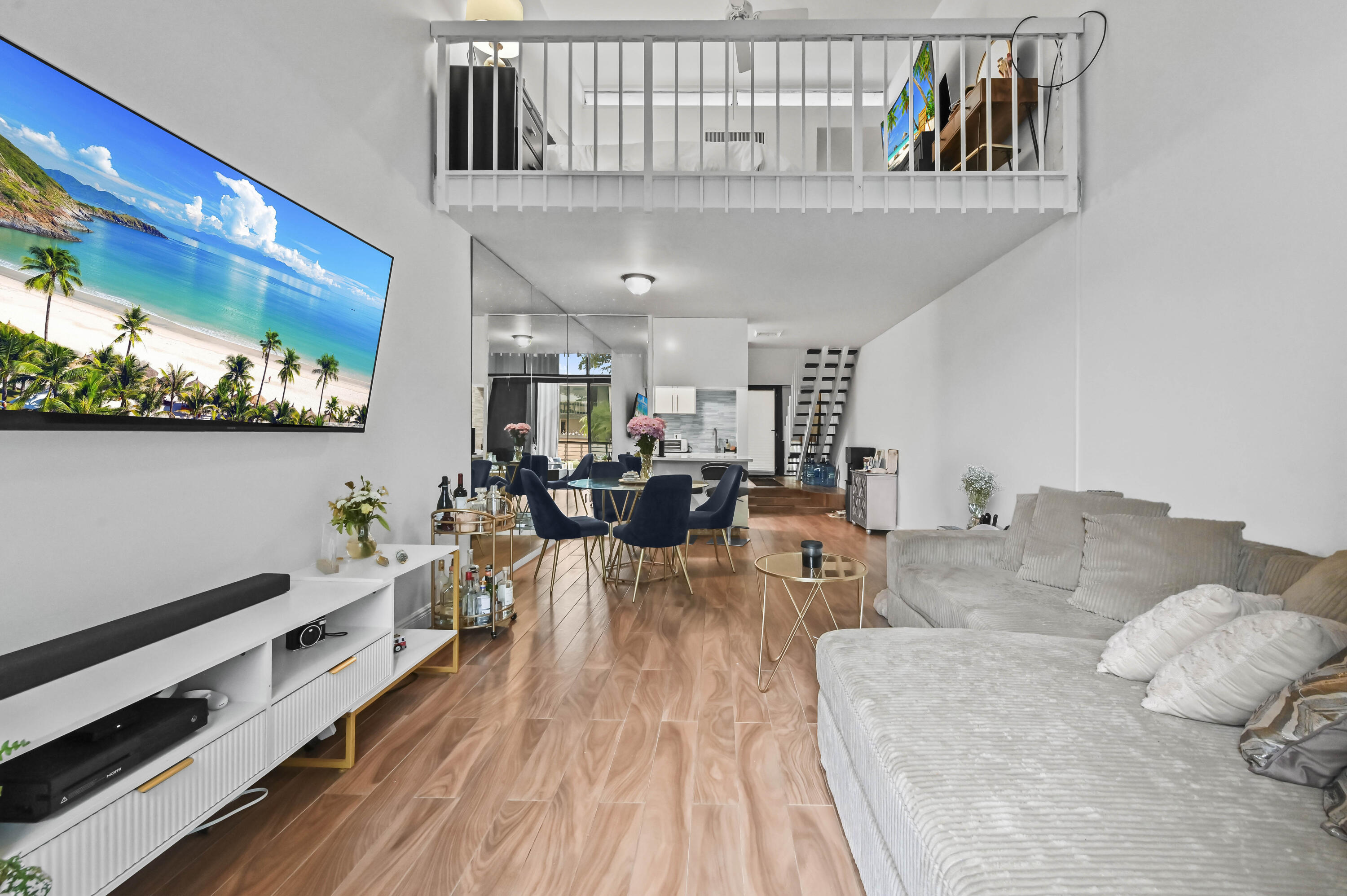 MAYFAIR HOUSE CONDO - Residential