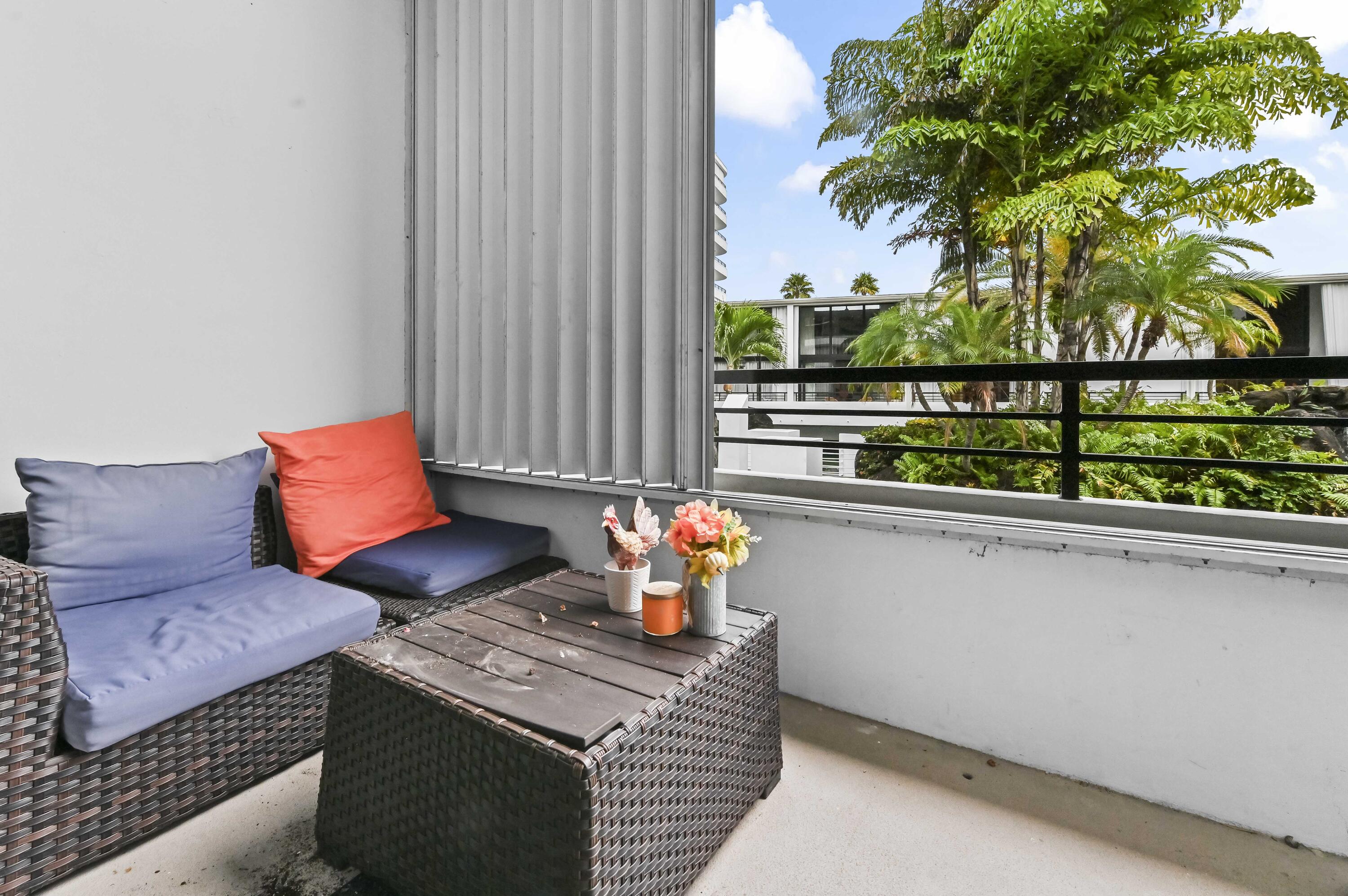 MAYFAIR HOUSE CONDO - Residential