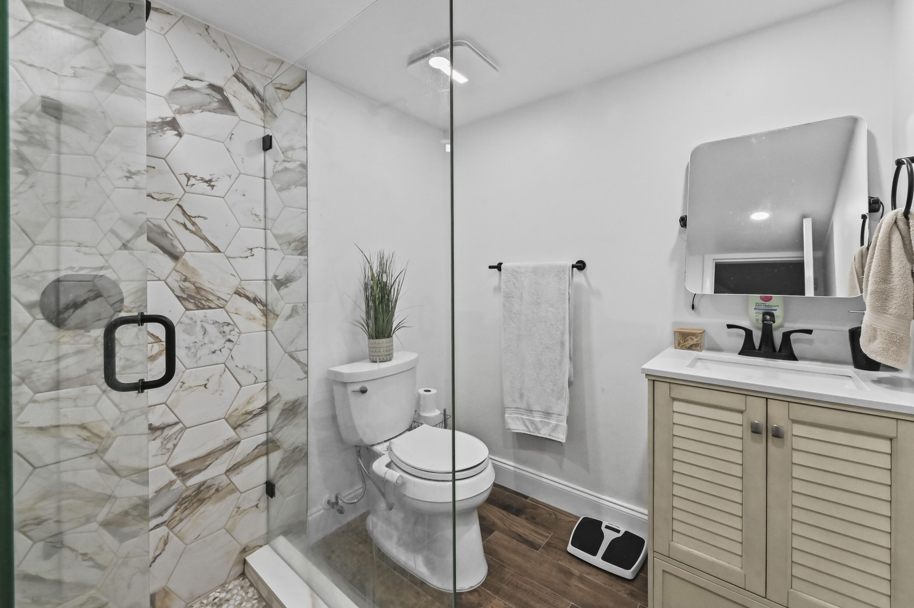 MAYFAIR HOUSE CONDO - Residential