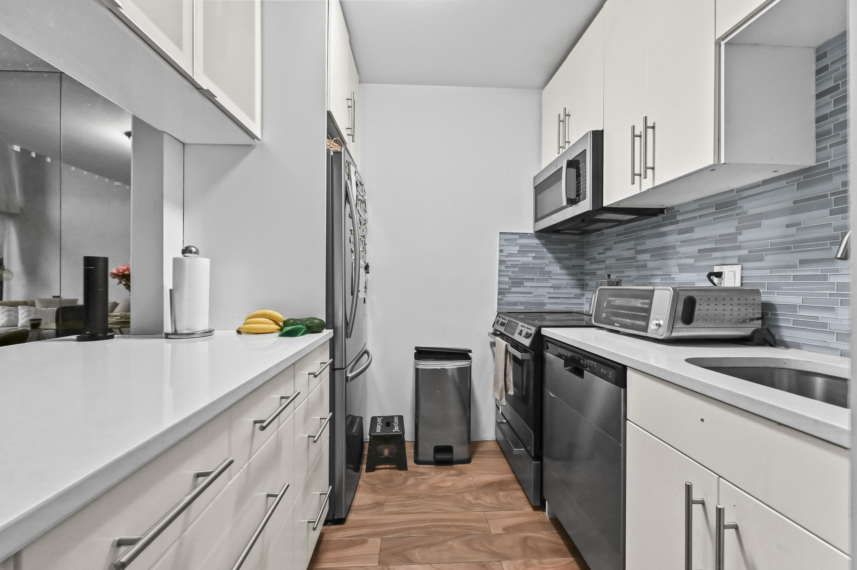 MAYFAIR HOUSE CONDO - Residential