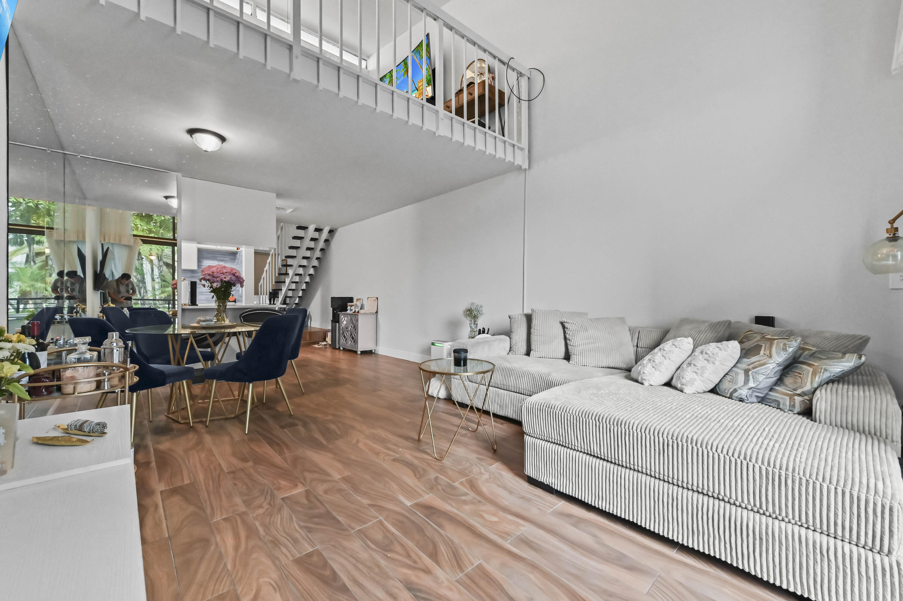 MAYFAIR HOUSE CONDO - Residential