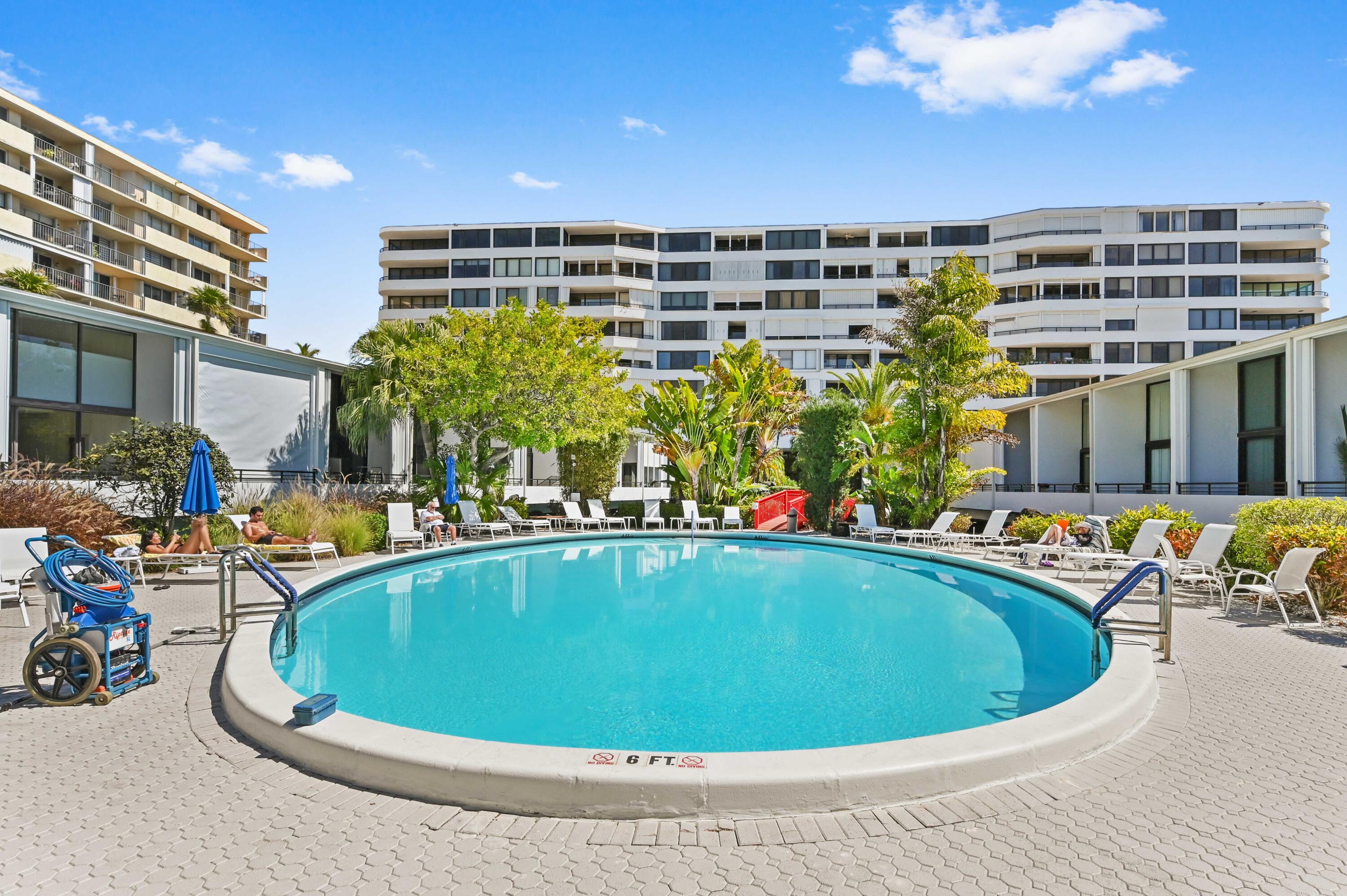 MAYFAIR HOUSE CONDO - Residential