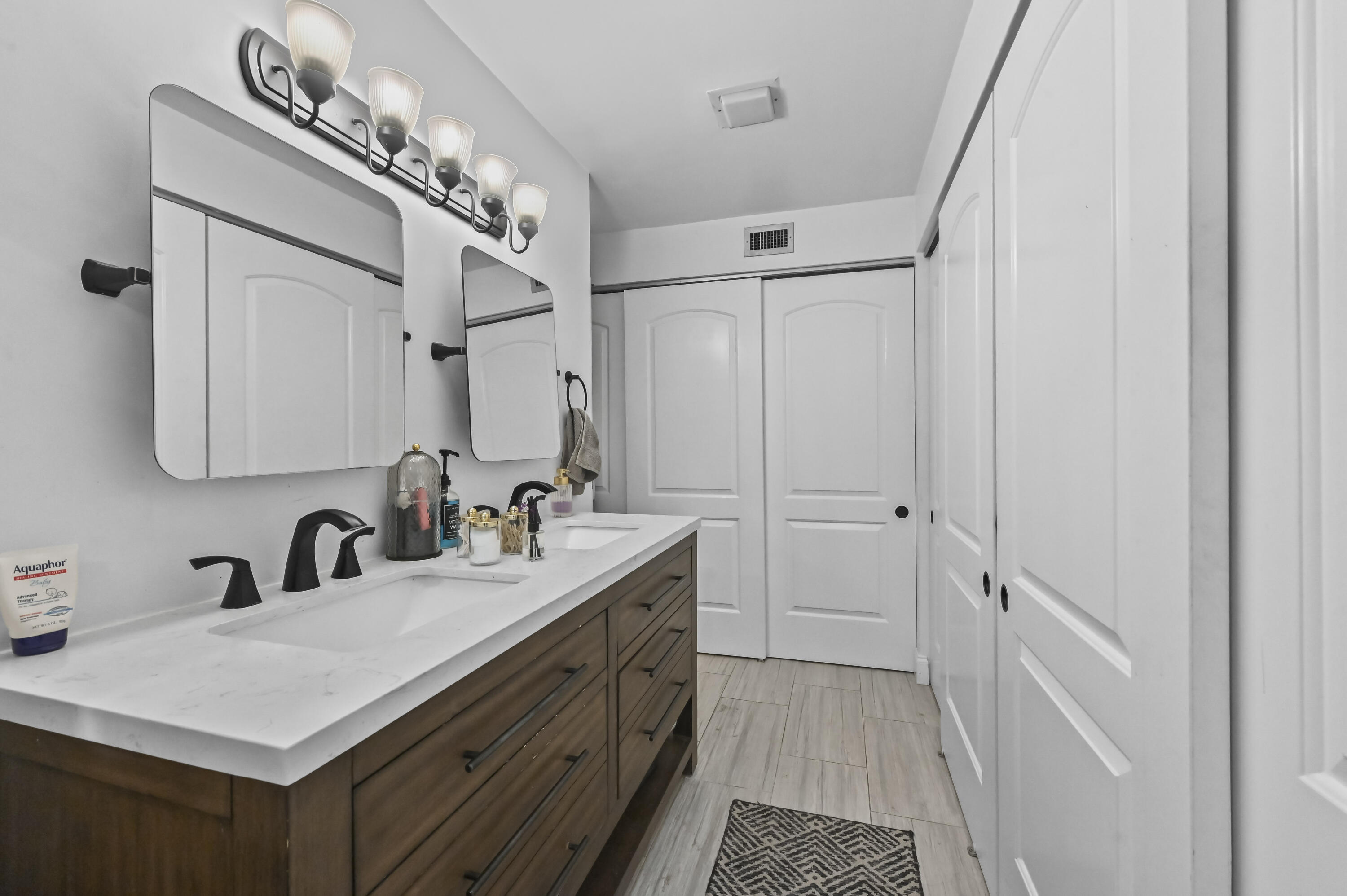 MAYFAIR HOUSE CONDO - Residential