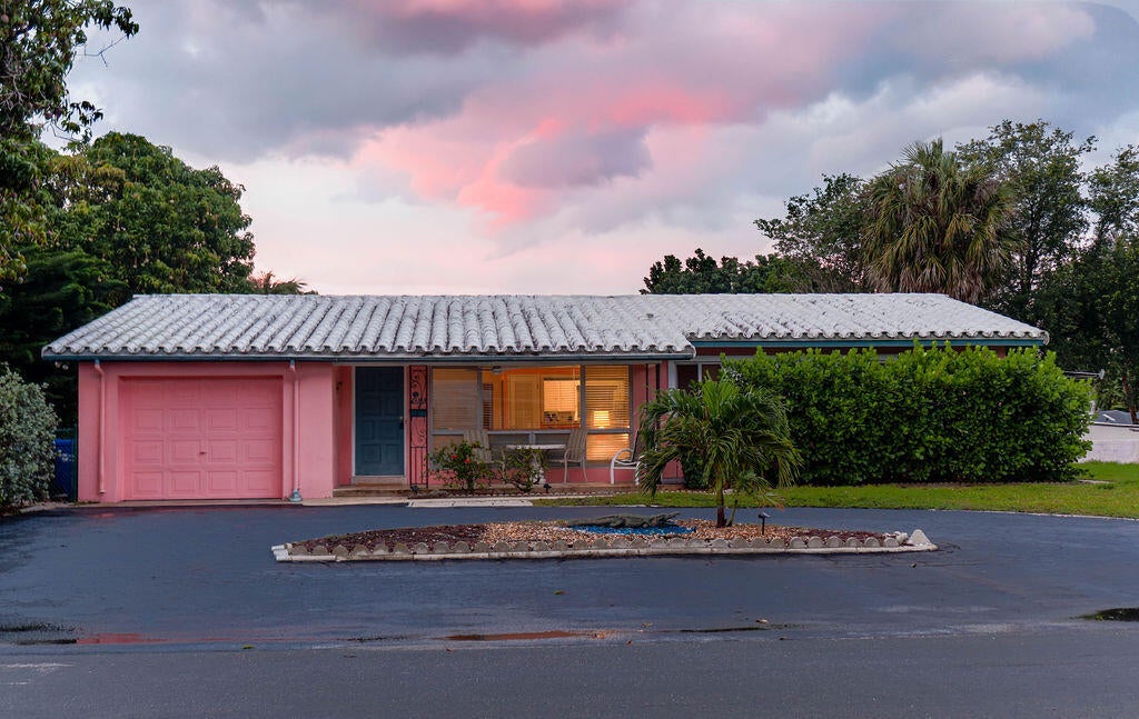 Photo of 2355 NE 4TH Street, Pompano Beach, FL 33062 (MLS # B26072769)