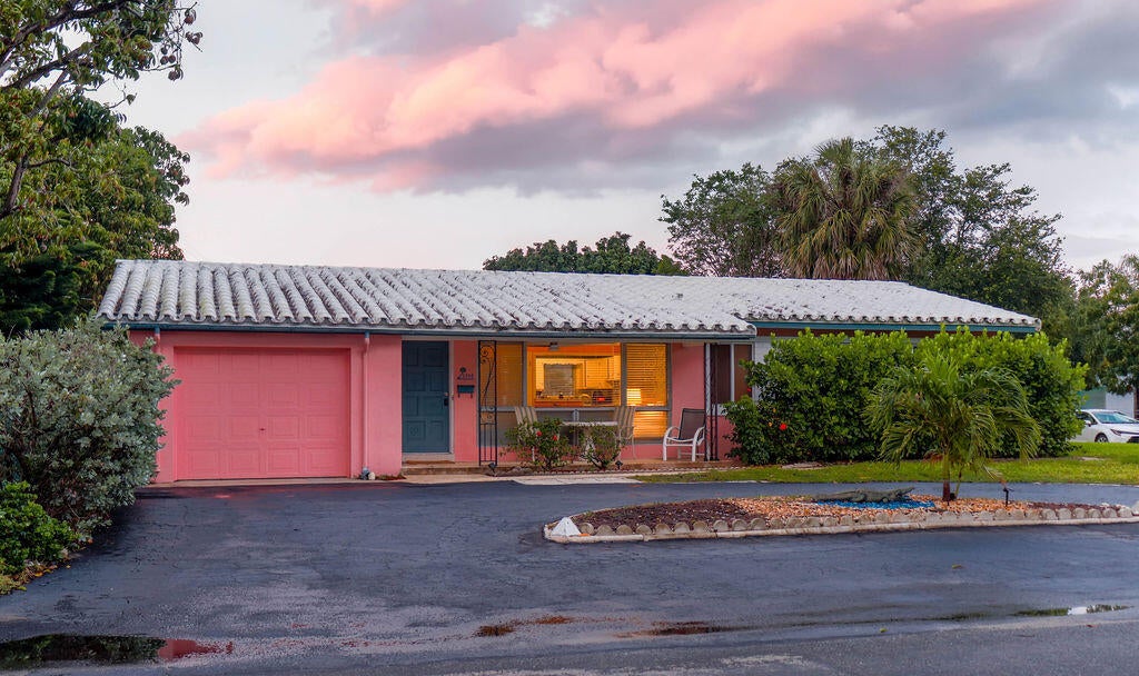 Photo of 2355 NE 4TH Street, Pompano Beach, FL 33062 (MLS # B26072769)