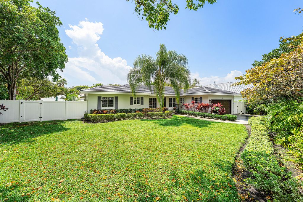 Photo of 20 NW 11th Street, Delray Beach, FL 33444 (MLS # B26004528)