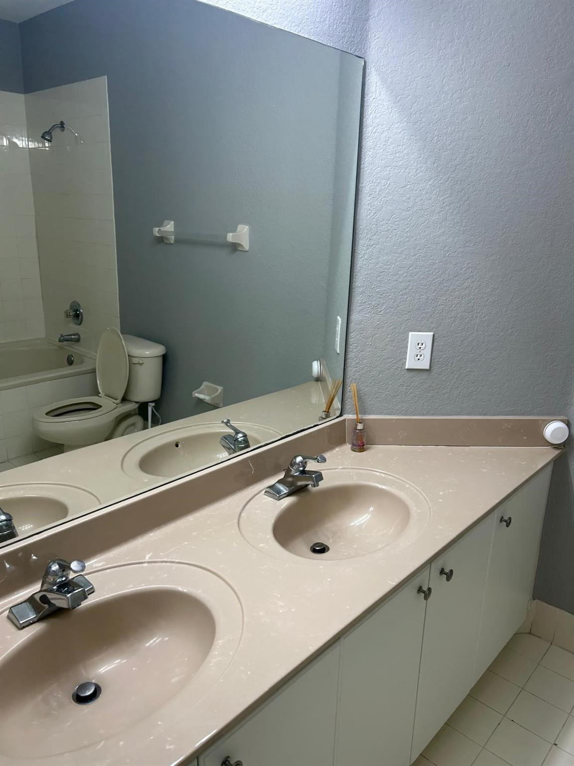 Doral Isles North - Residential Lease