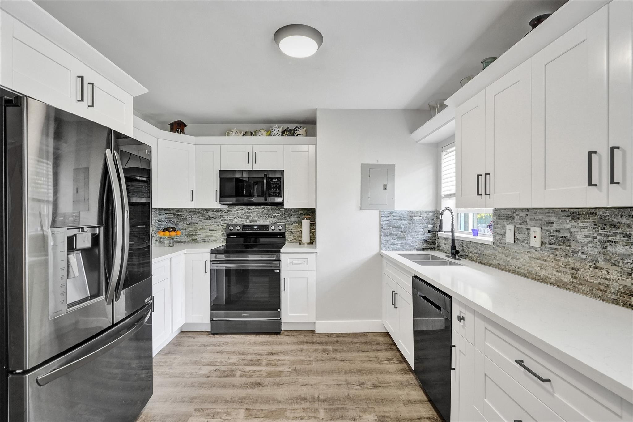 LAUDERDALE MANORS ADD - Residential