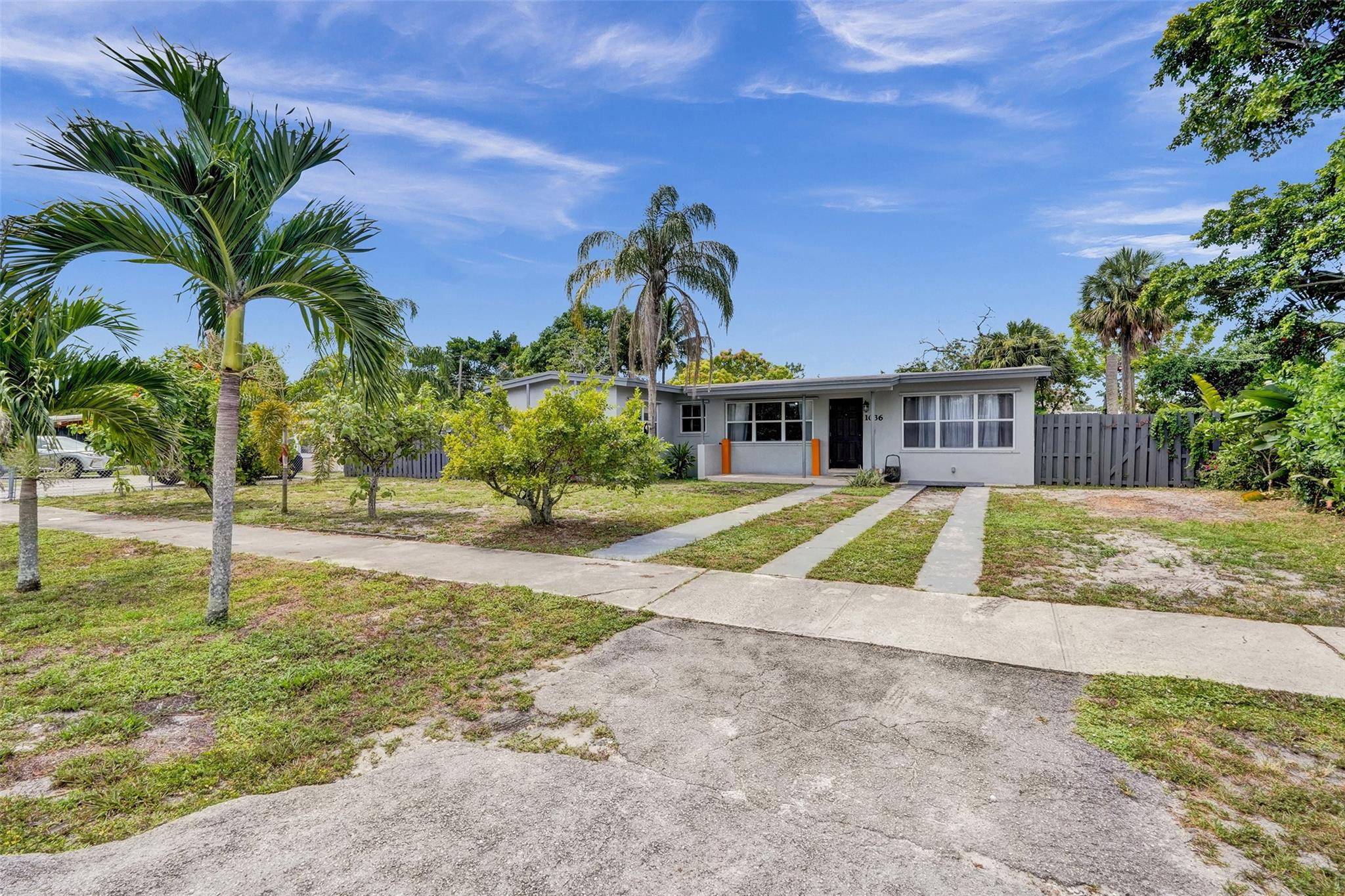 LAUDERDALE MANORS ADD - Residential