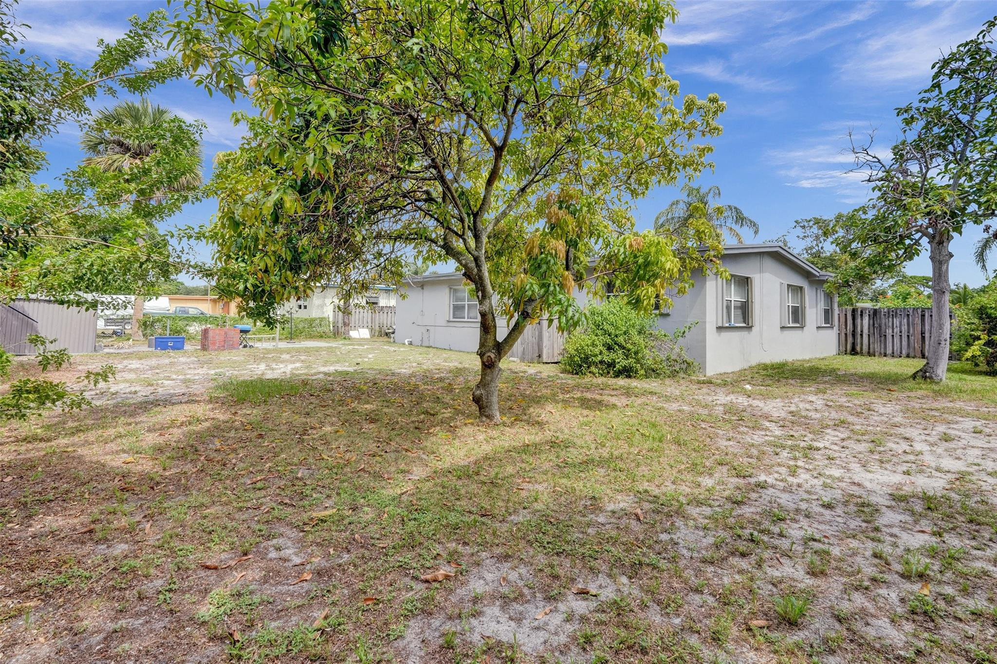 LAUDERDALE MANORS ADD - Residential