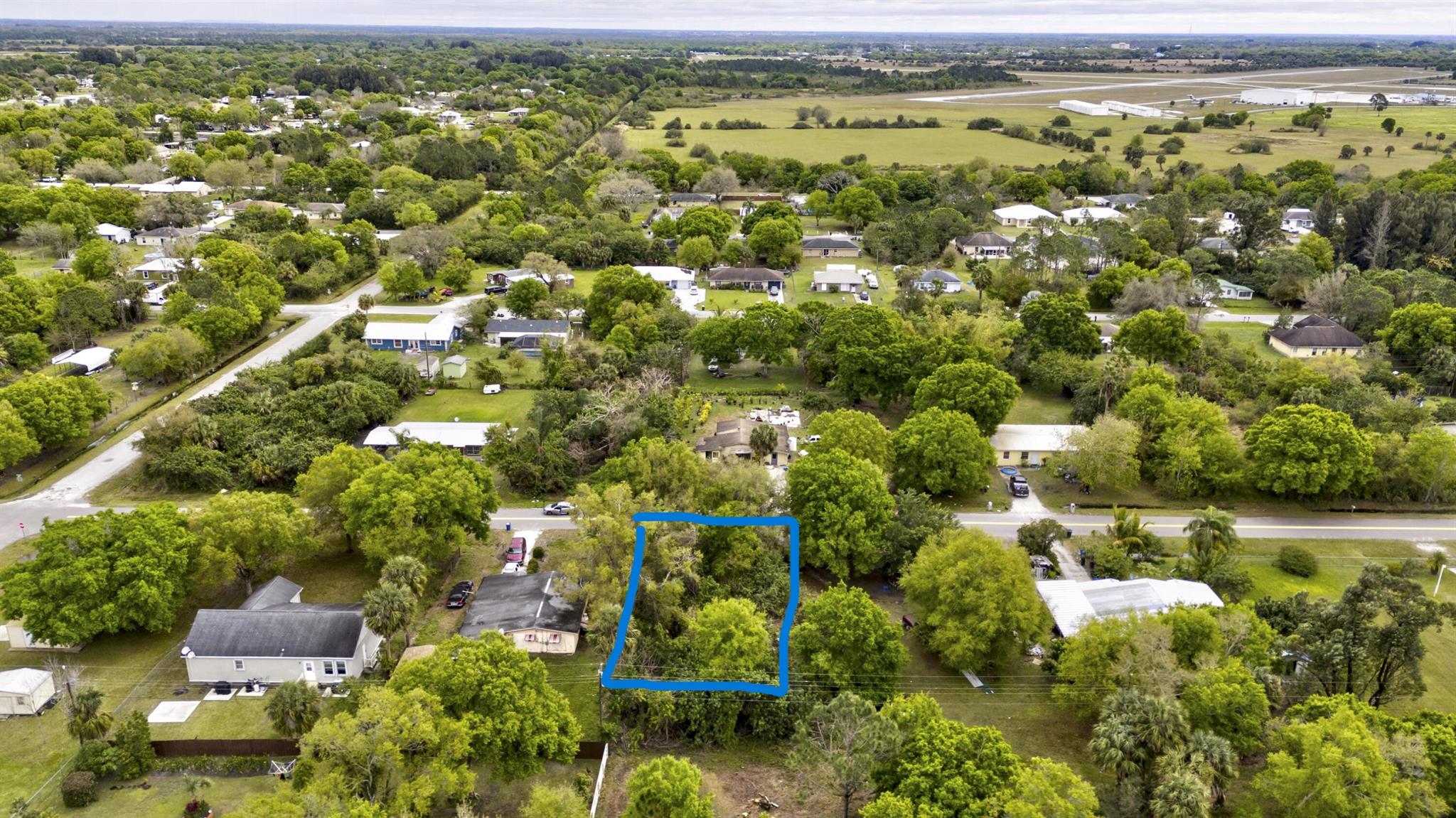 This 0.215 acre lot is available! Ready for your new construction home or investment. NO HOA! Extremely close proximity to shopping centers, schools, restaurants, and to Lake Okeechobee!