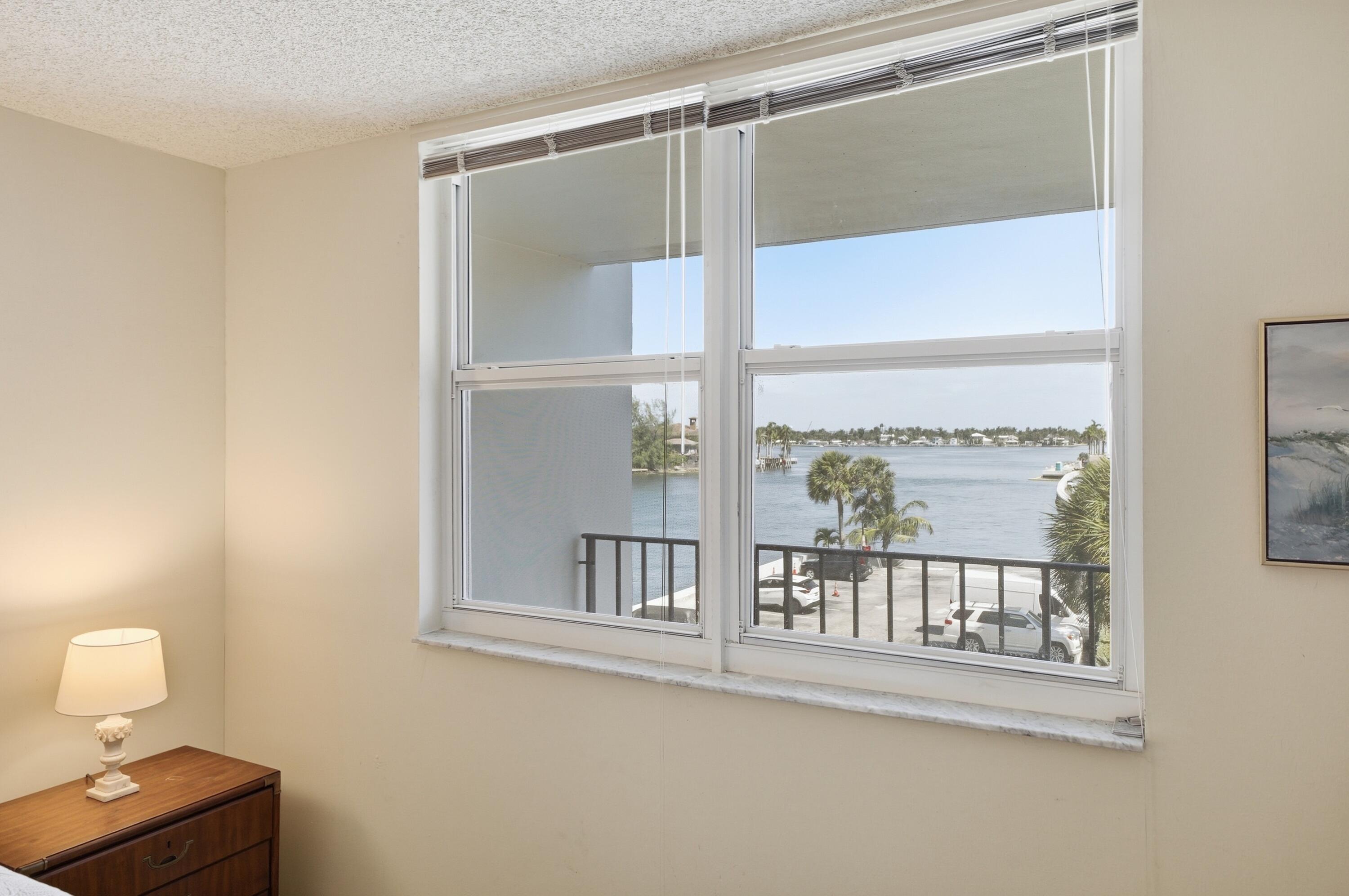 TRAFALGAR TOWERS CONDOMINIUM - Residential