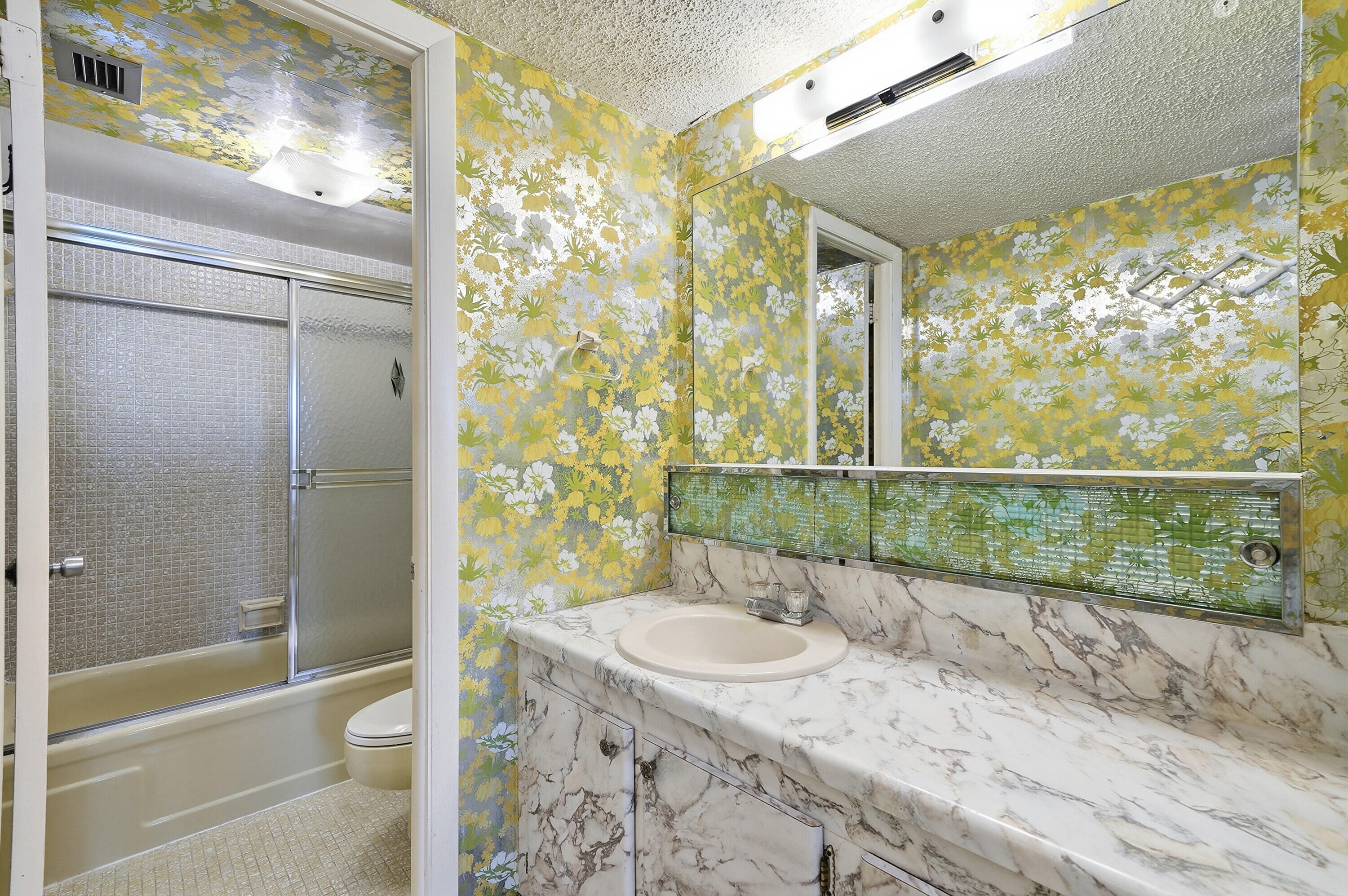 TRAFALGAR TOWERS CONDOMINIUM - Residential