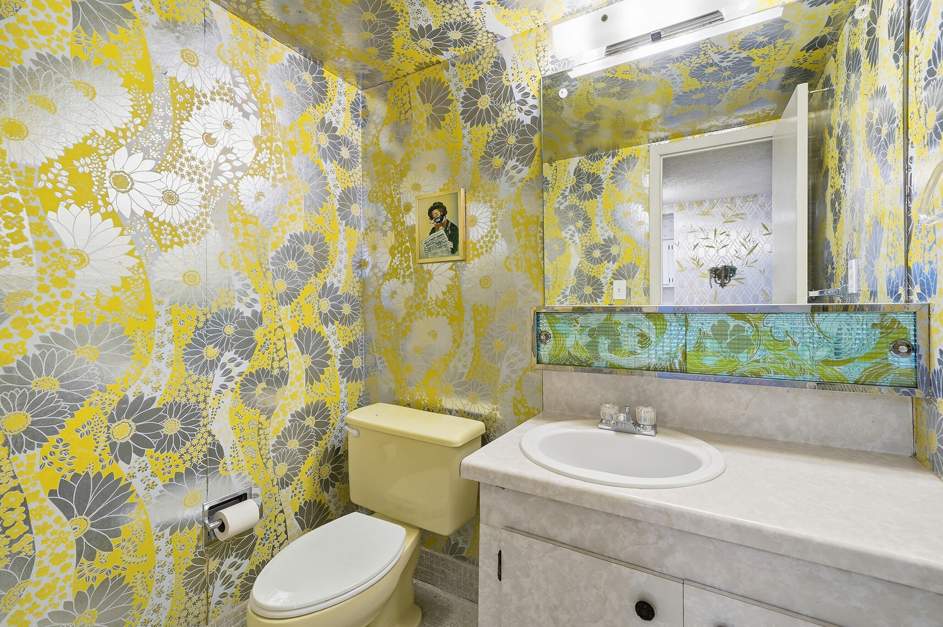 TRAFALGAR TOWERS CONDOMINIUM - Residential