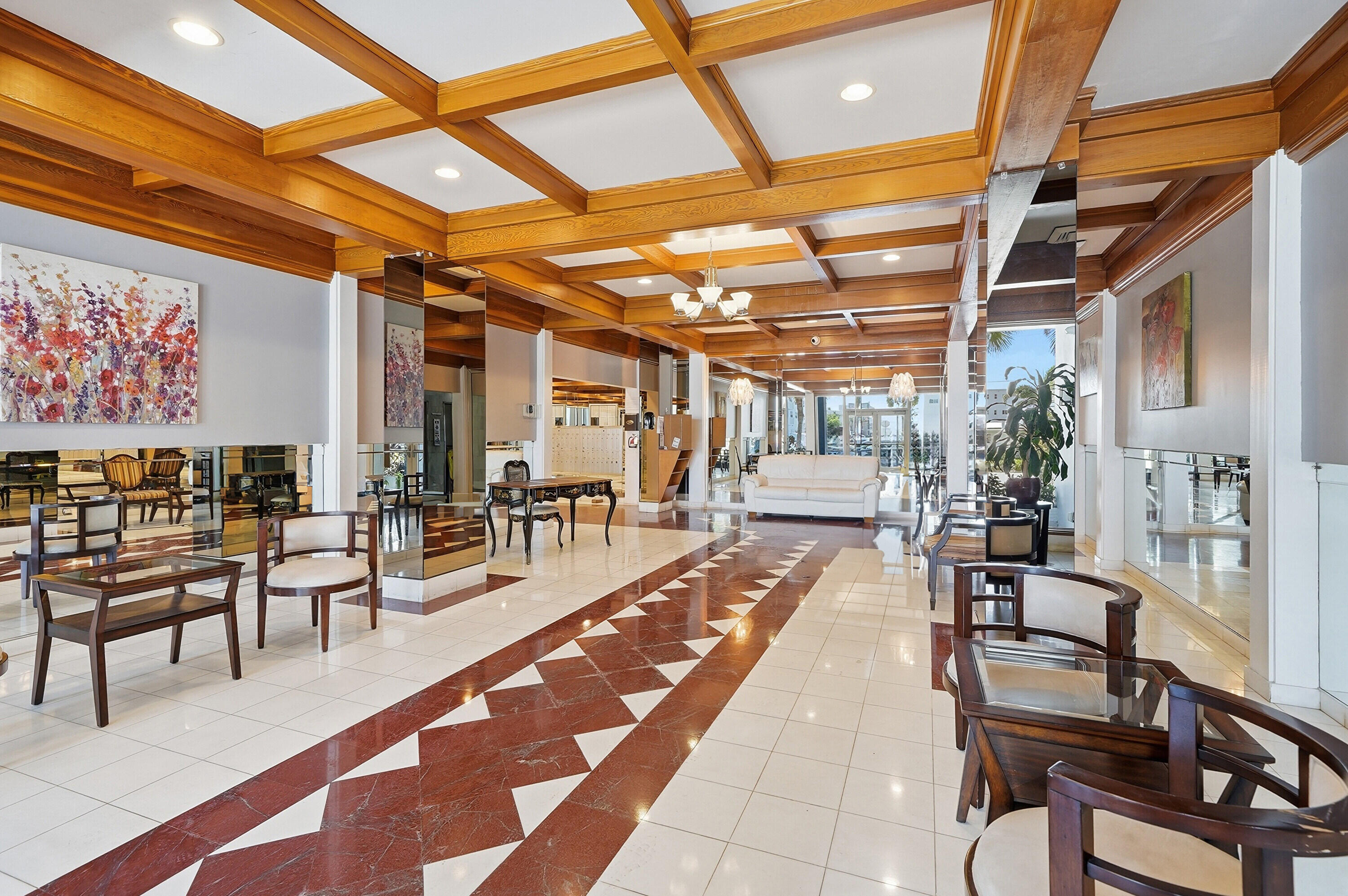 TRAFALGAR TOWERS CONDOMINIUM - Residential