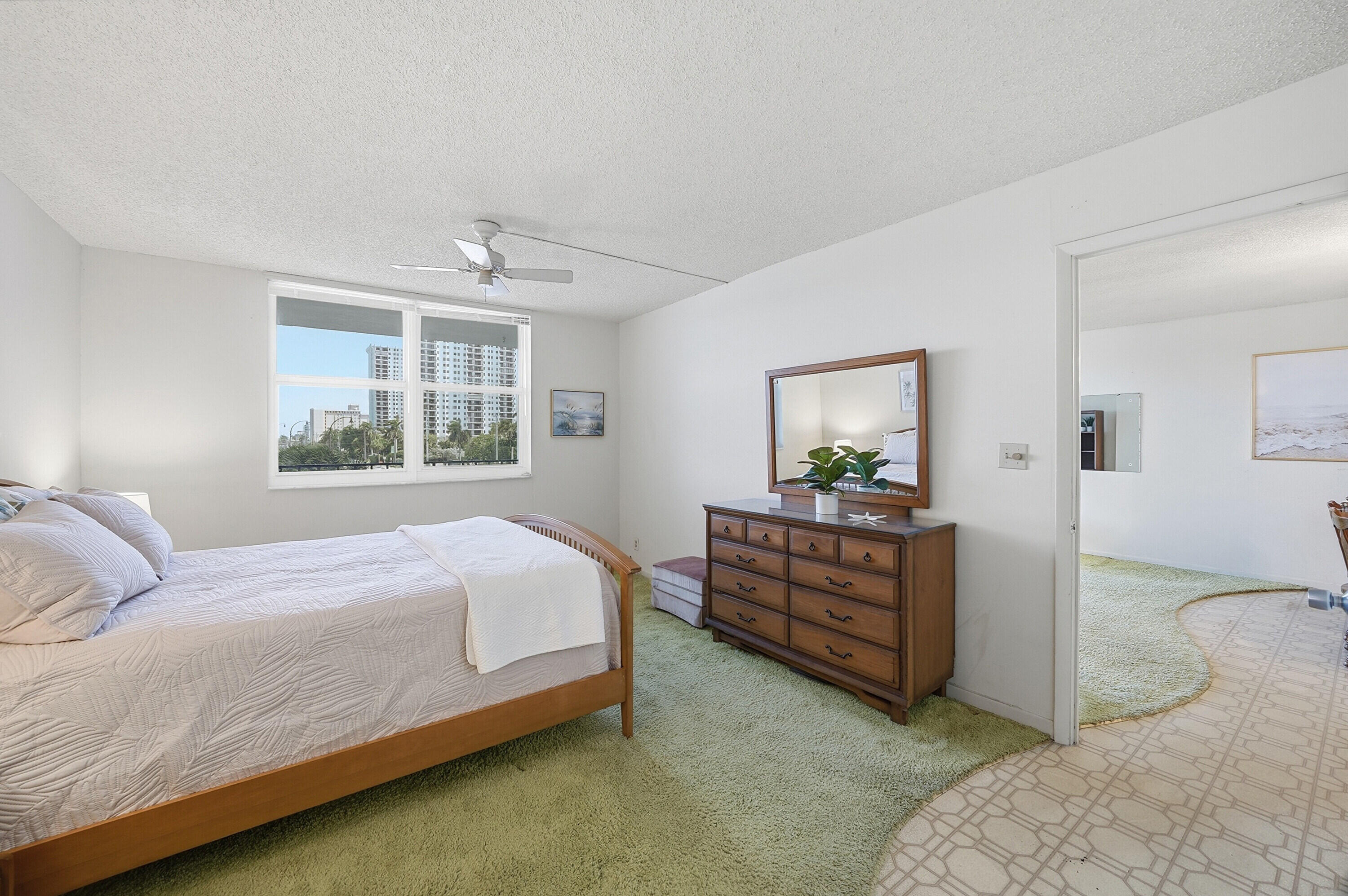 TRAFALGAR TOWERS CONDOMINIUM - Residential