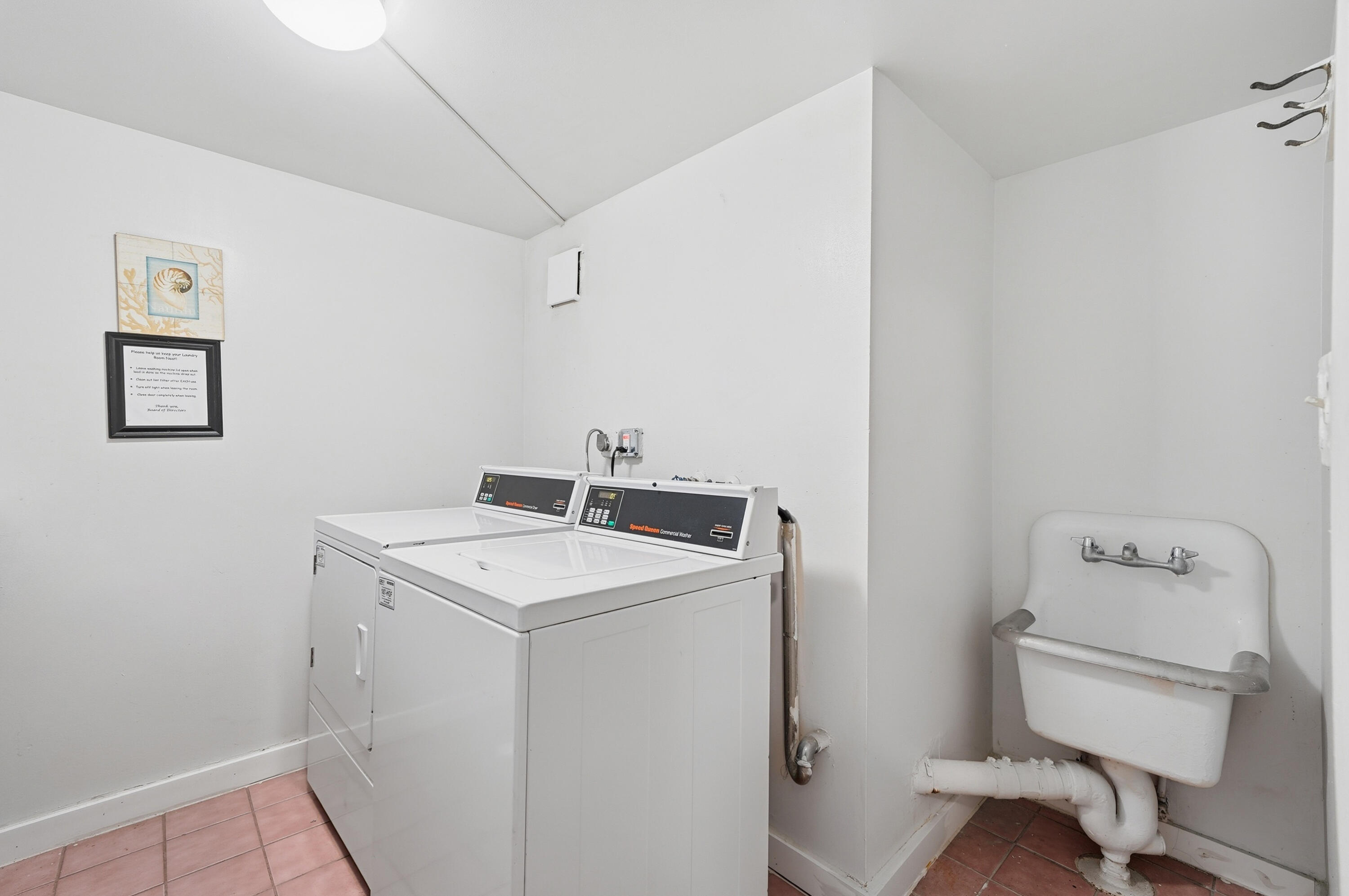 TRAFALGAR TOWERS CONDOMINIUM - Residential