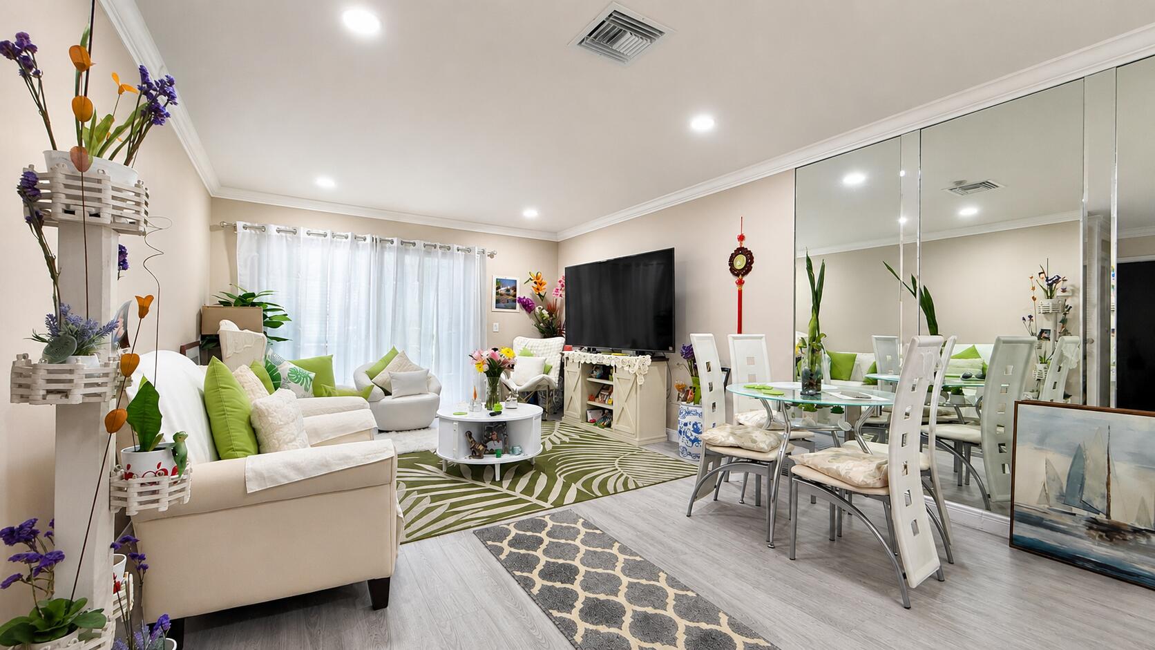 CRESTHAVEN VILLAS 29 CONDO - Residential
