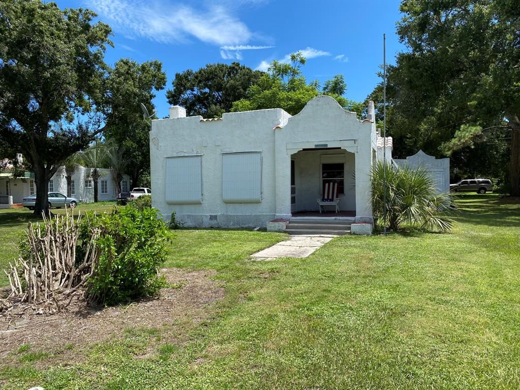 Photo of 2510 Sunrise Boulevard, Fort Pierce, FL 34982 (MLS # R10738126)