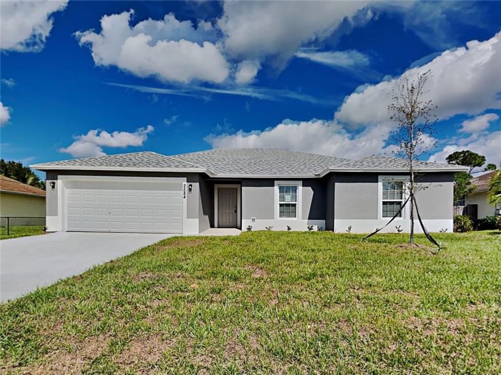 Photo of 2584 SW Grotto Cir Cir, Port Saint Lucie, FL 34953 (MLS # F10351965)