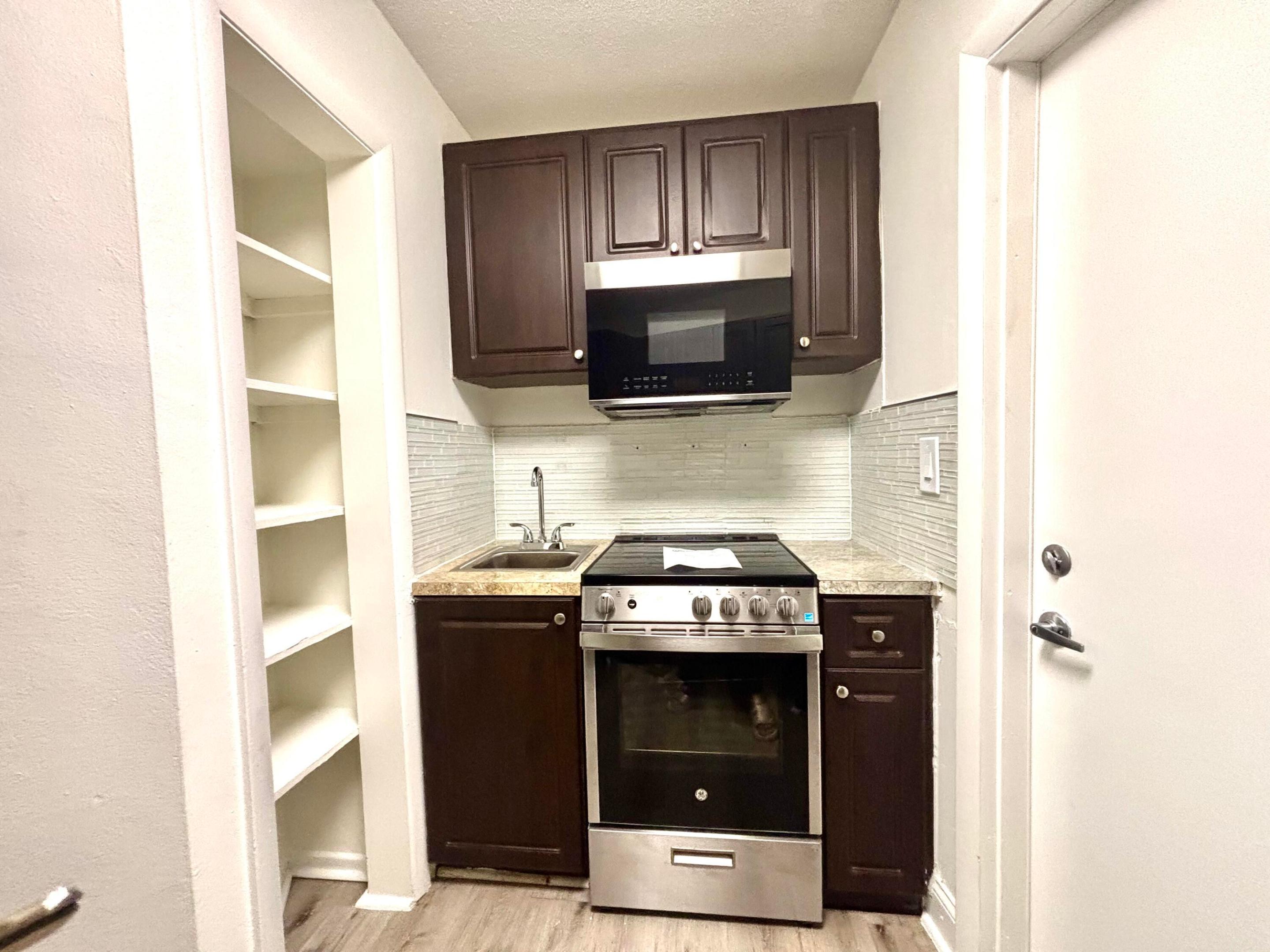 BOCA RATON SQUARE GATEWAY - Residential Lease