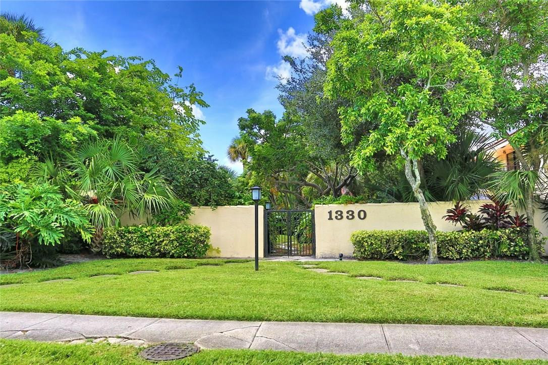 Meadow Knoll Townhomes - Residential