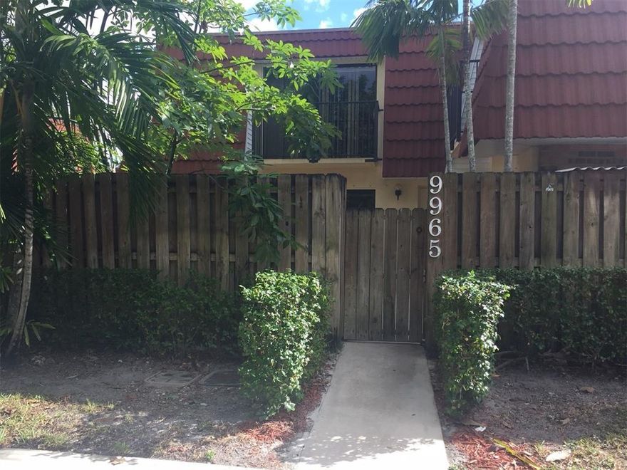 Great Central Park location. Each bedroom has its own balcony. Large private courtyard for entertaining