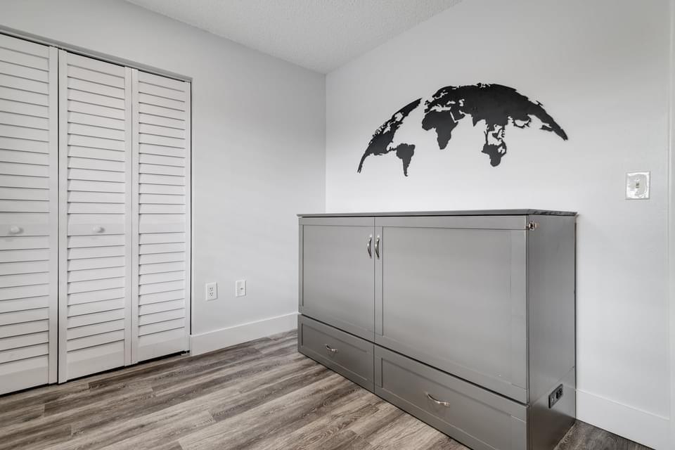 SHEFFIELD WOODS AT WELLINGTON CONDO - Residential