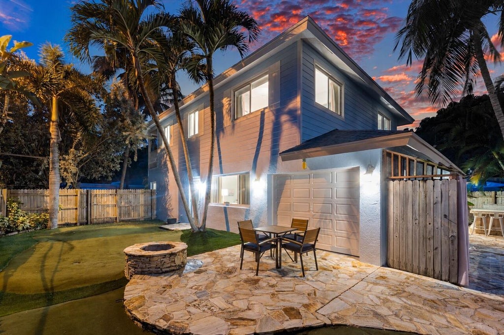 Photo of 15 East Avenue, Boynton Beach, FL 33435 (MLS # B26086118)