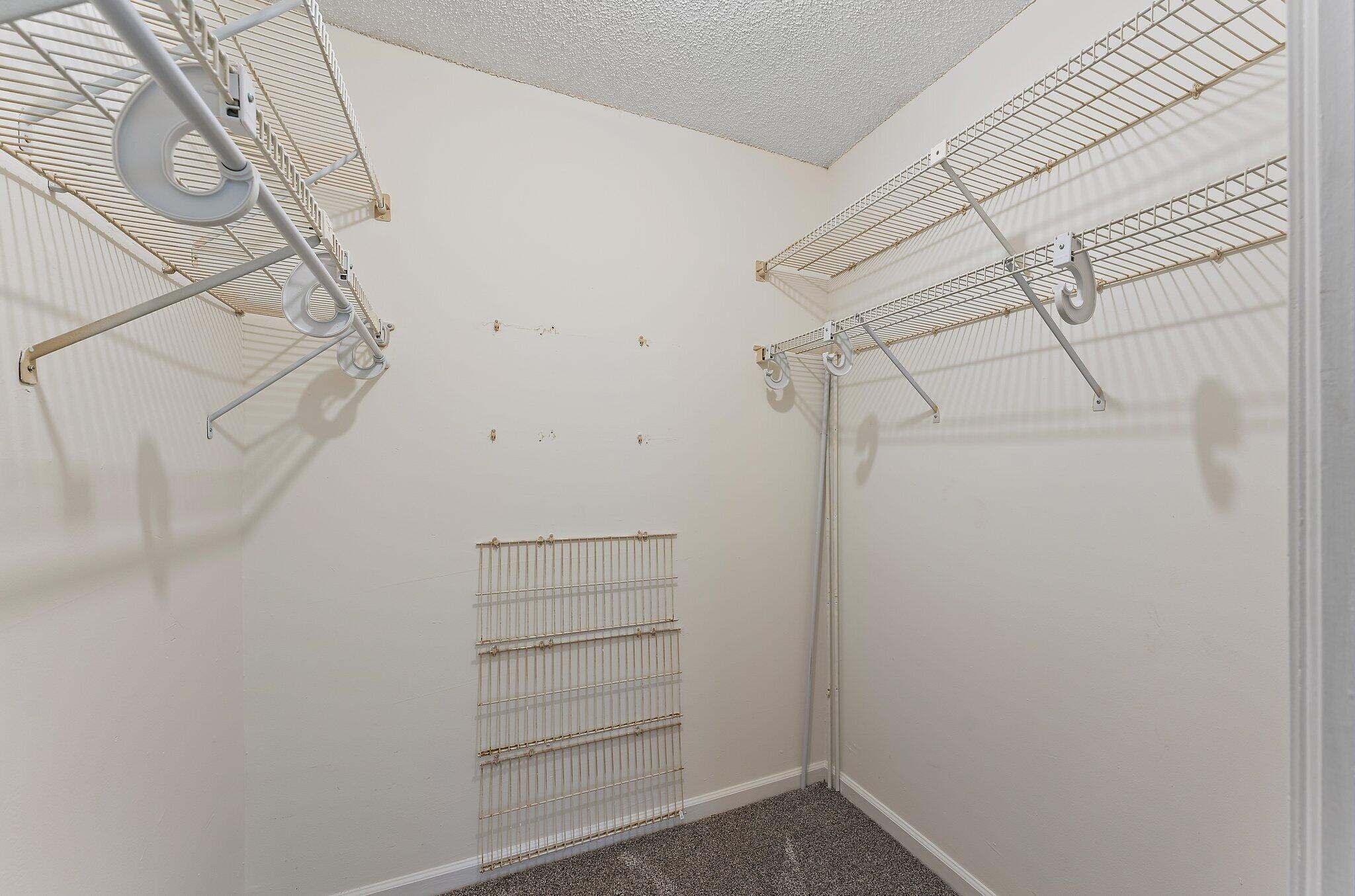 UNO LAGO - Residential Lease