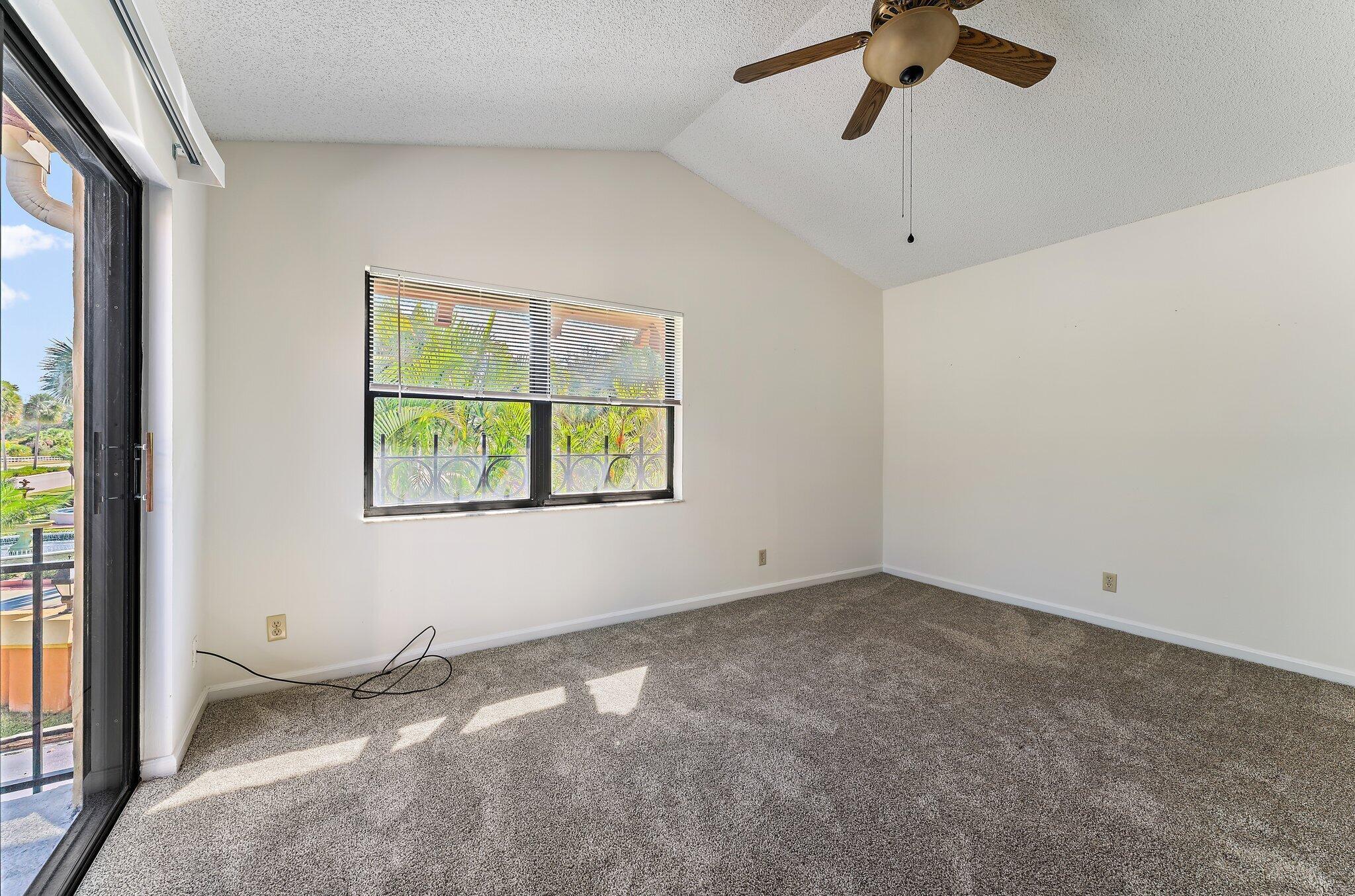 UNO LAGO - Residential Lease