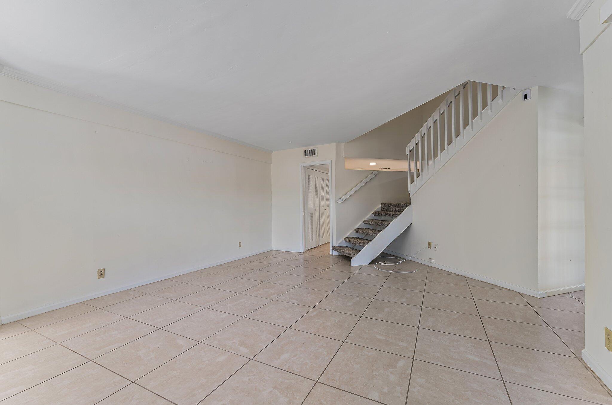 UNO LAGO - Residential Lease