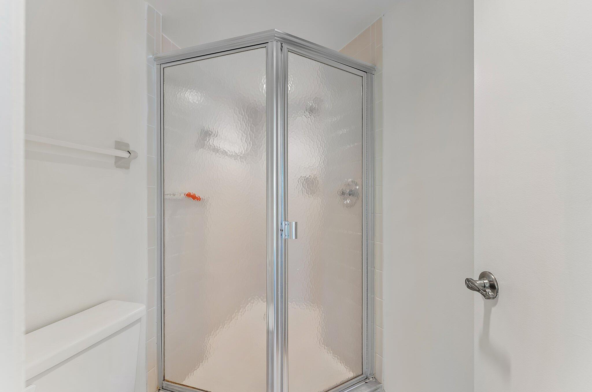 UNO LAGO - Residential Lease